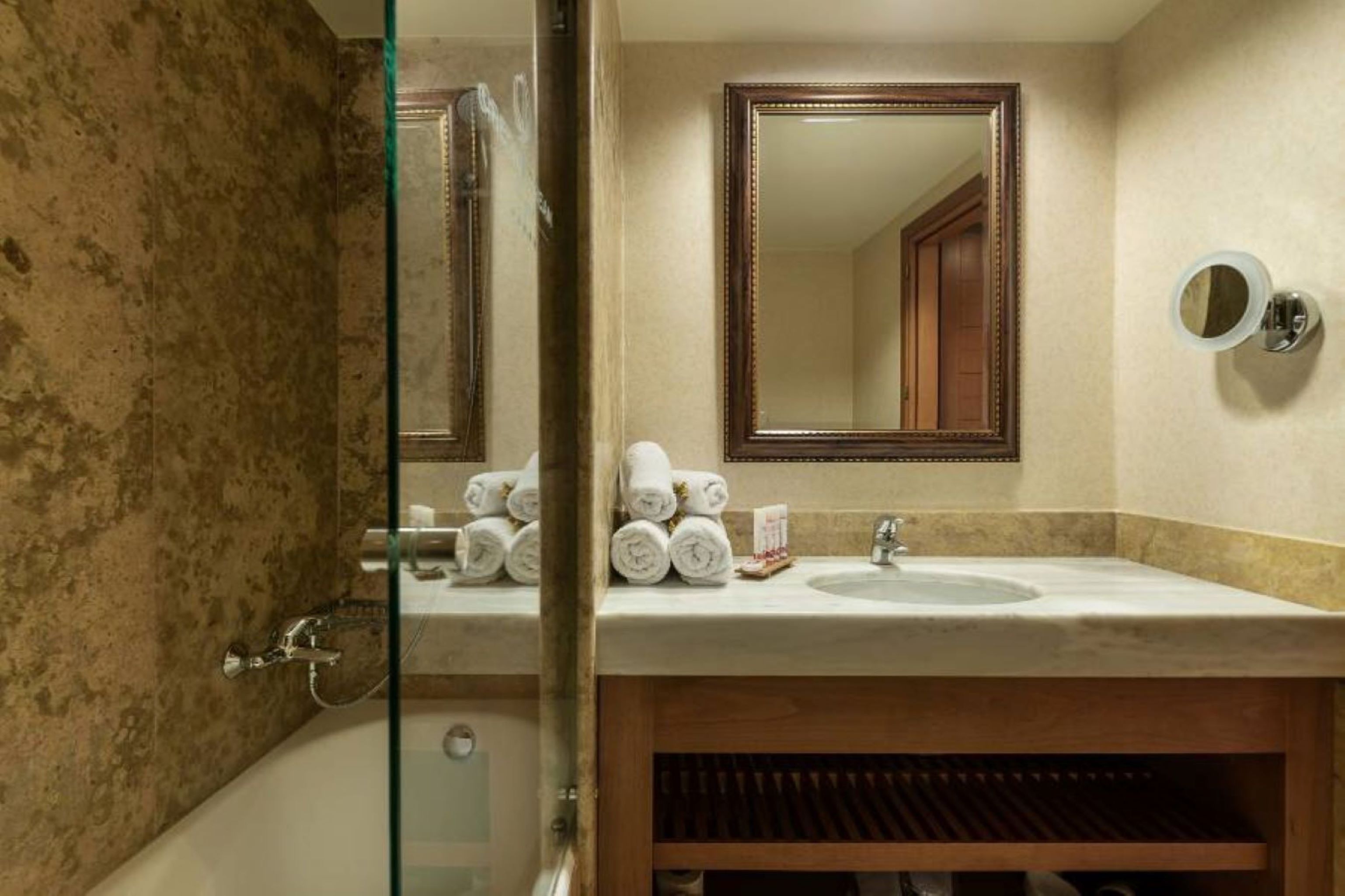 Junior Suite Land View