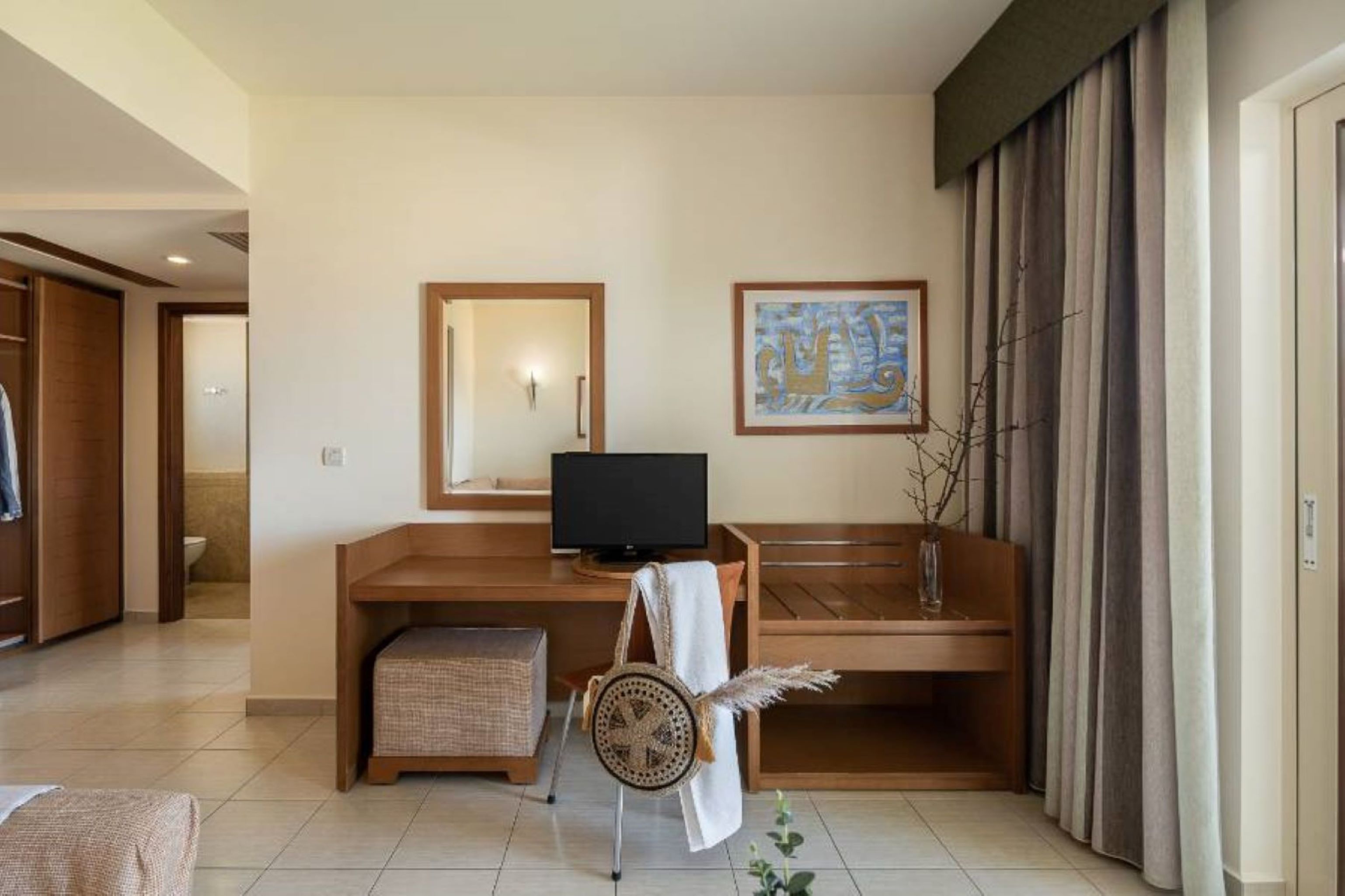 Junior Suite Land View