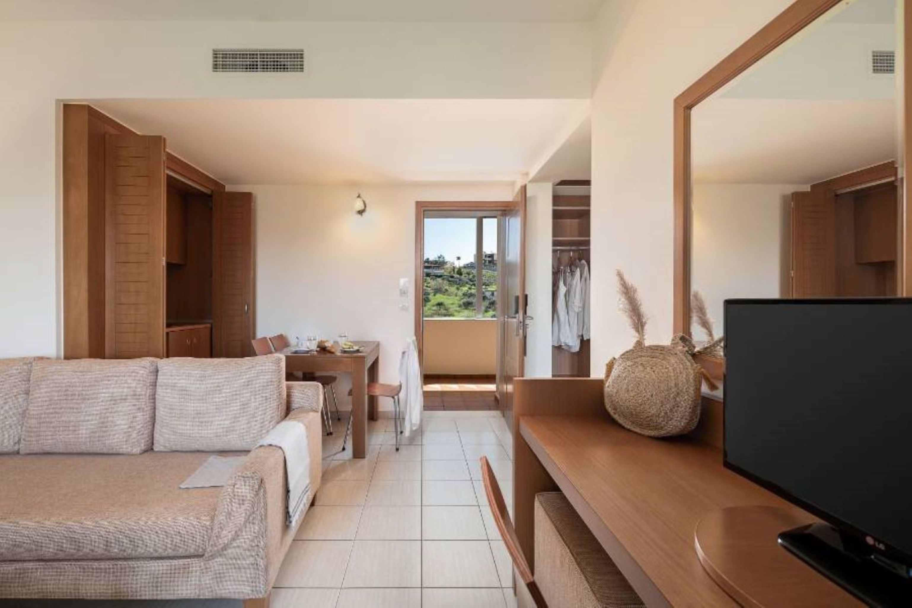 Junior Suite Land View