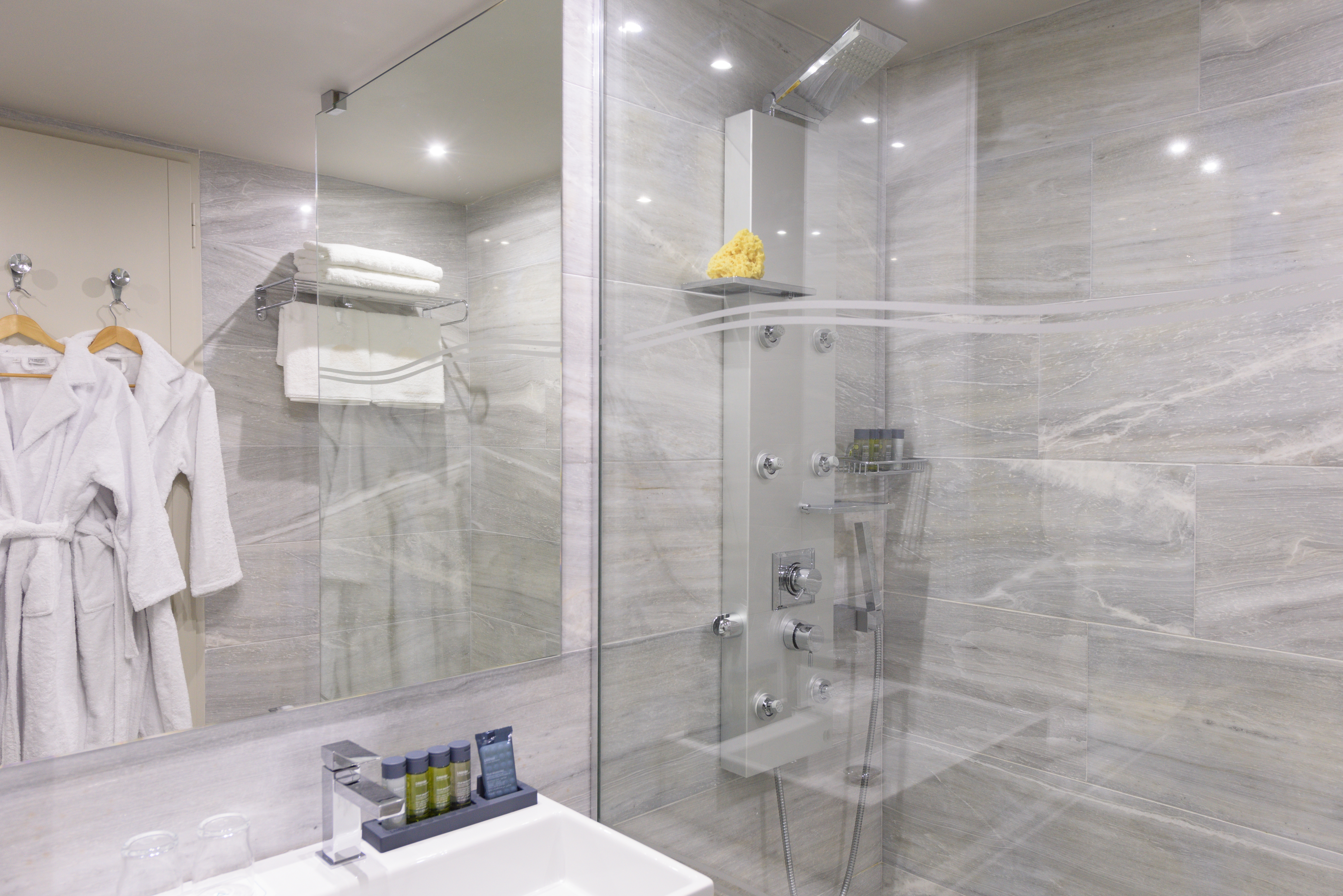 Double or Twin Side Sea View