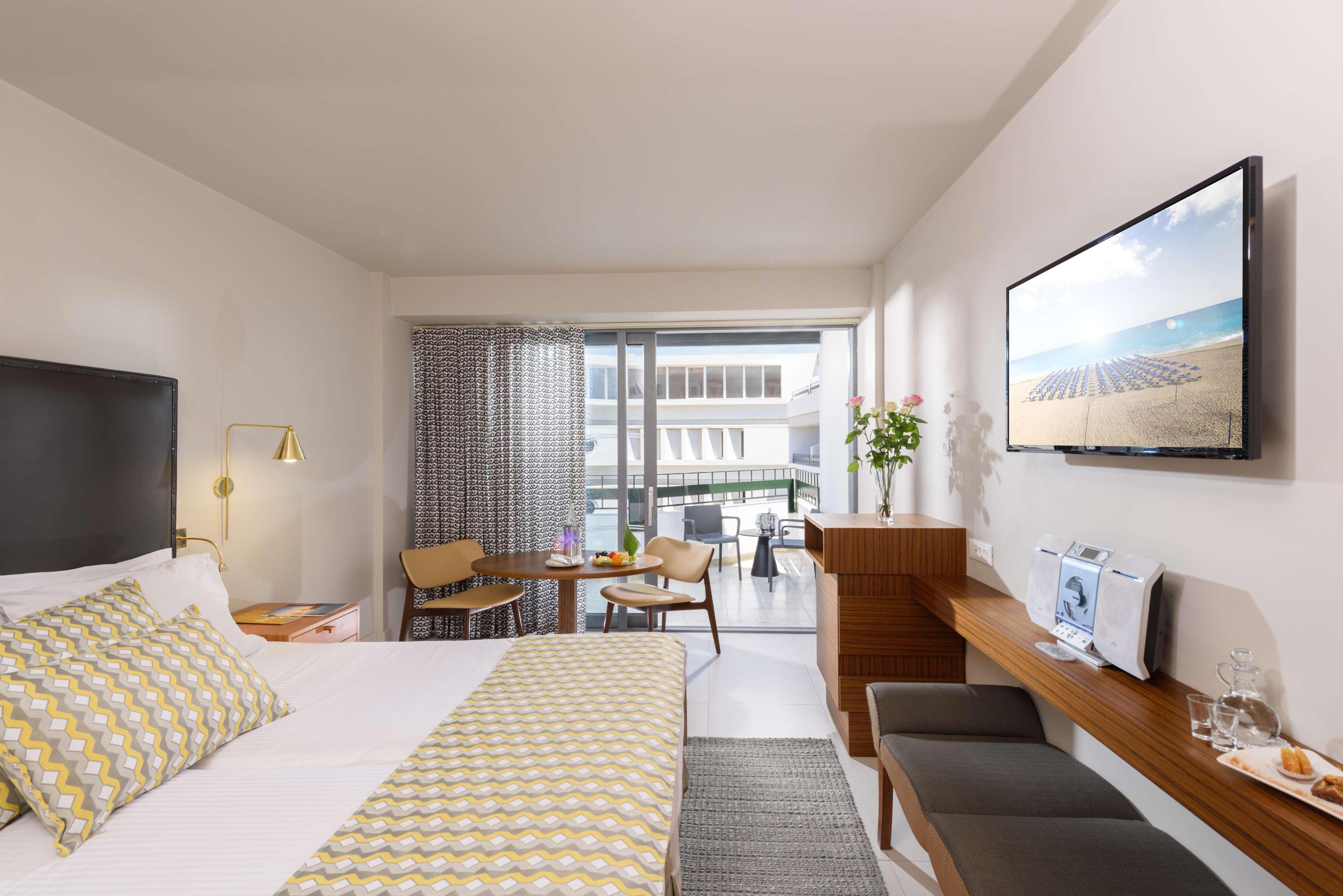 Double or Twin Side Sea View