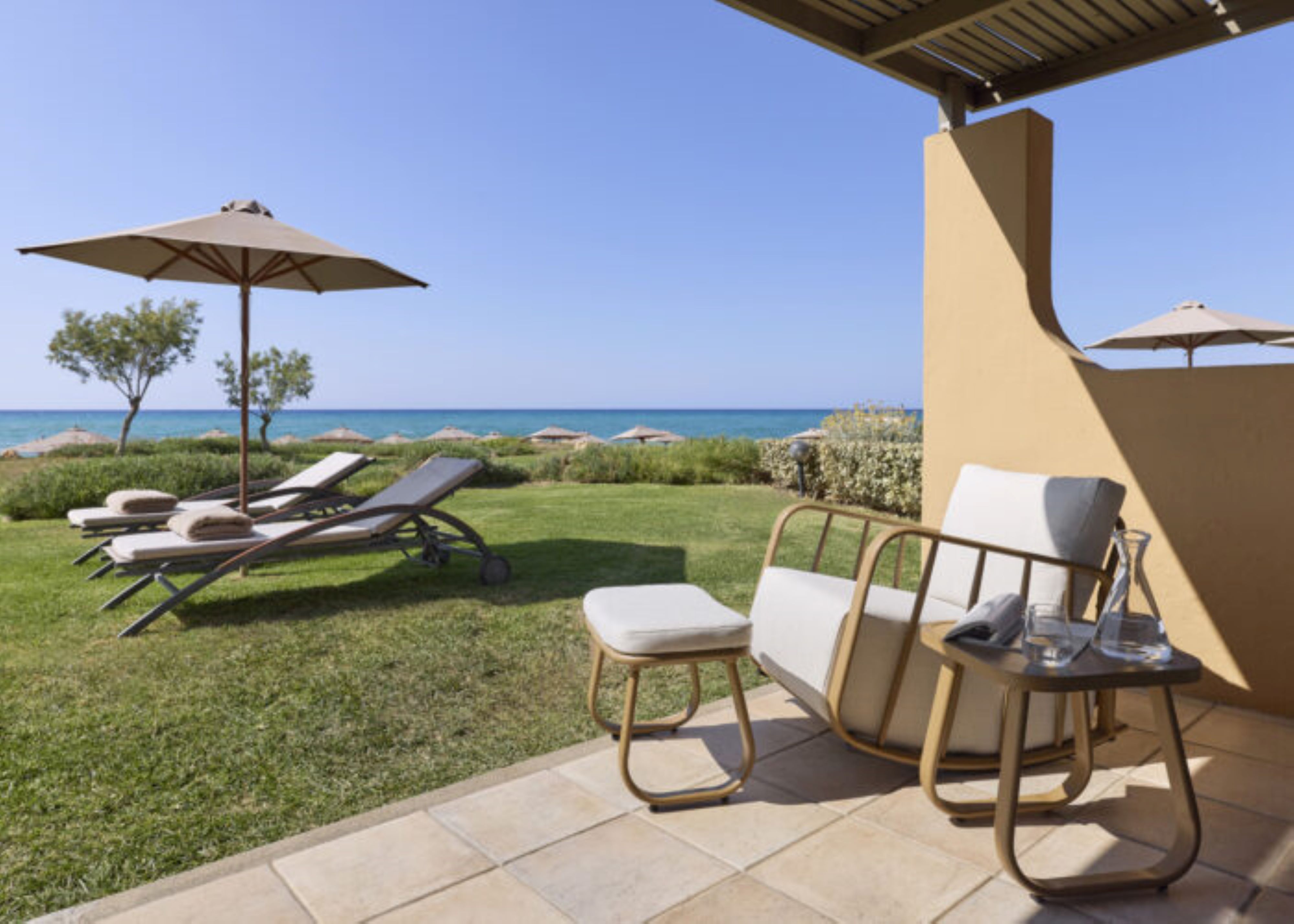 Bungalow Beach Front with Private Pool