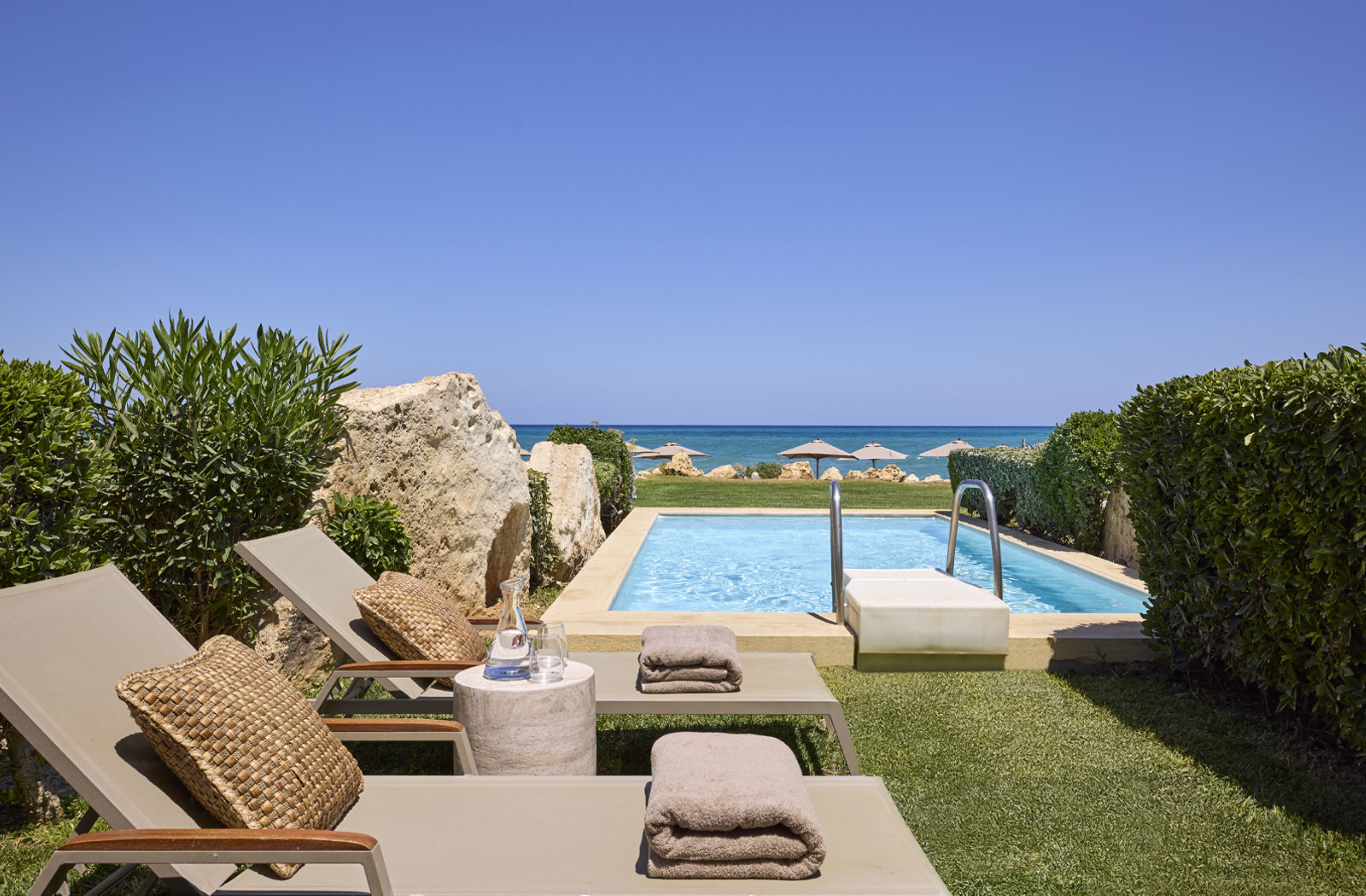 Bungalow Beach Front with Private Pool