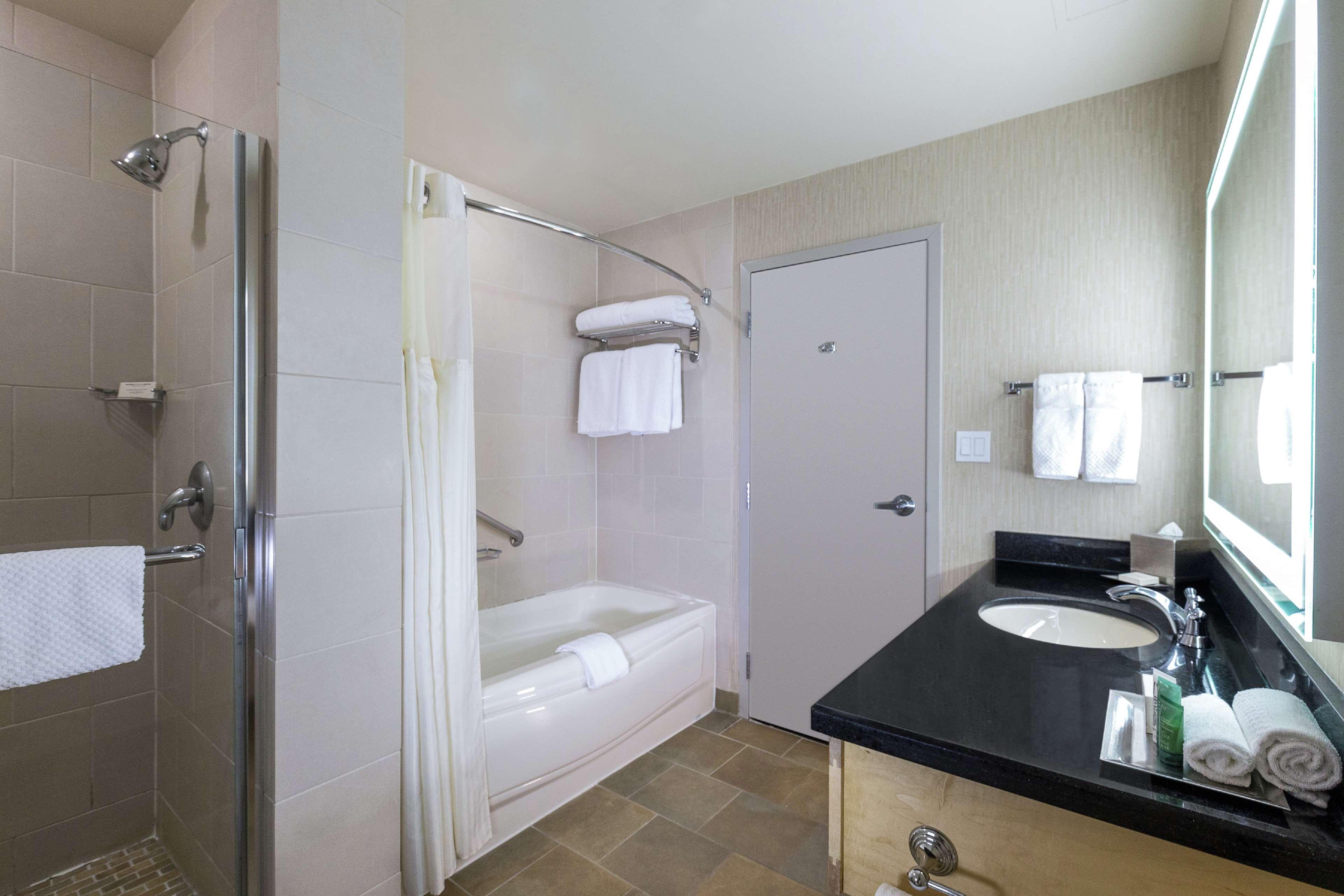 Suite Two Queen Beds One Bedroom