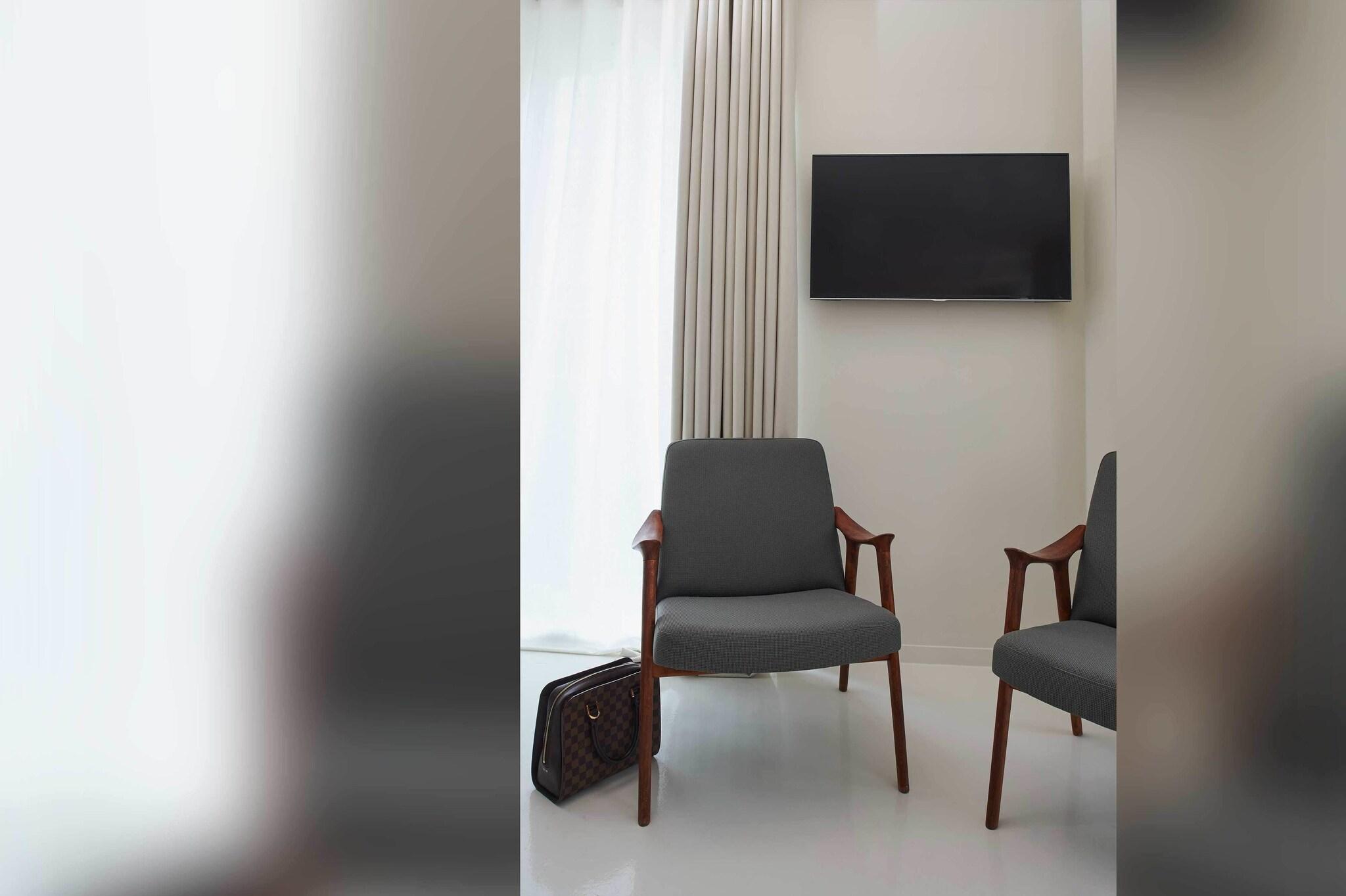 Double Queen Size Bed