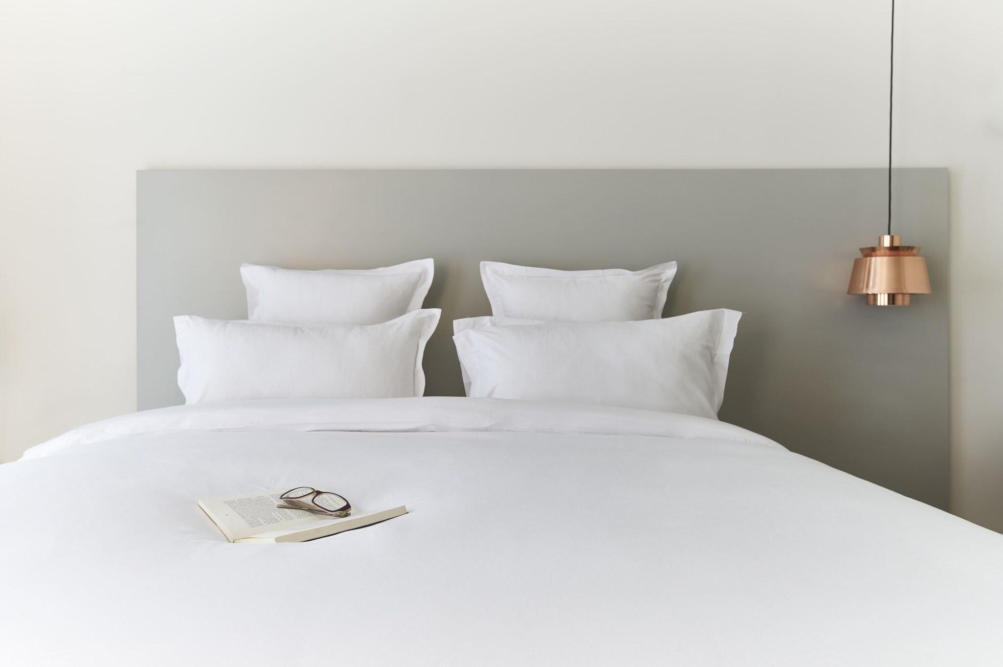 Double Club Queen Bed