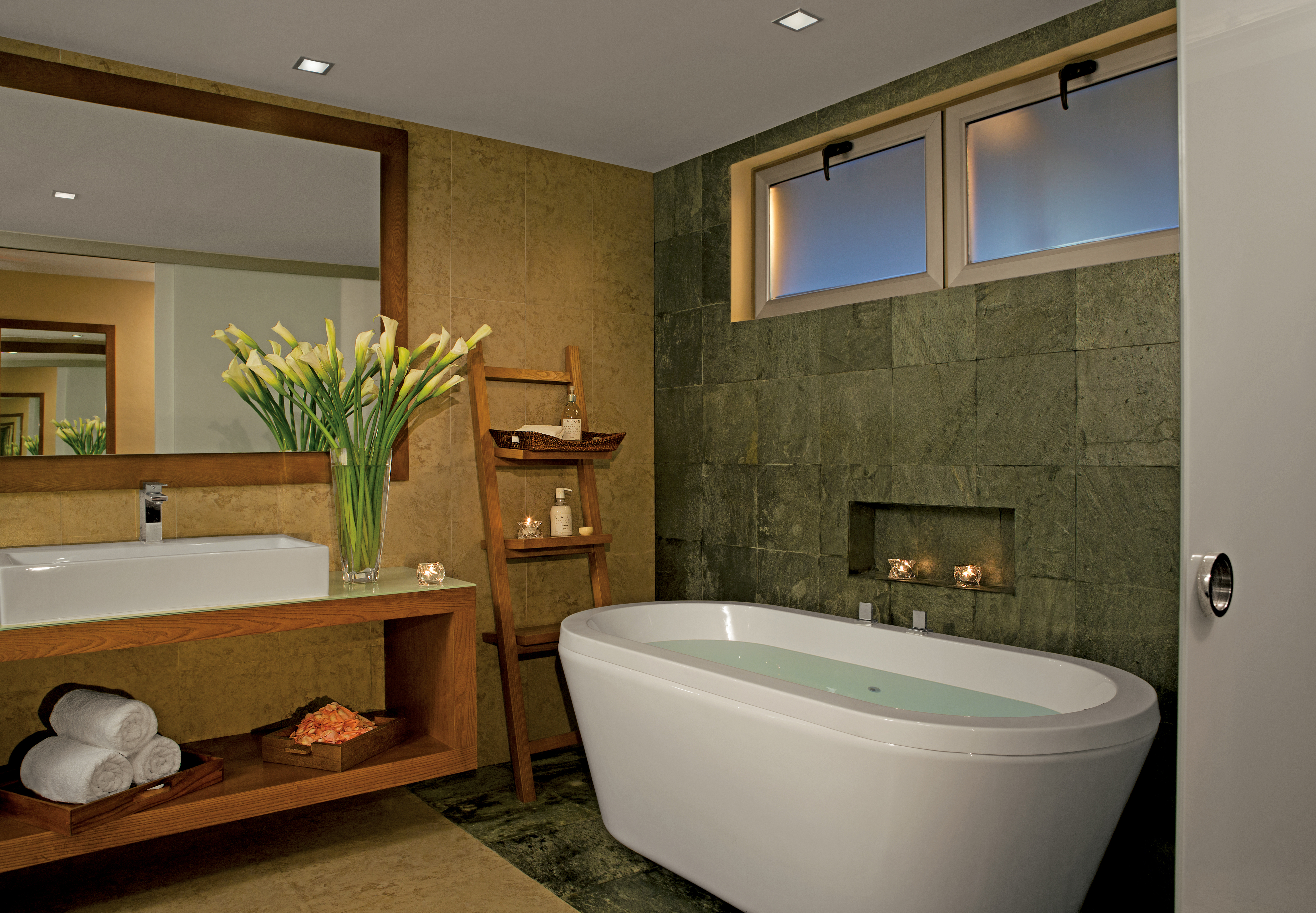 Junior Suite Club Ocean Front