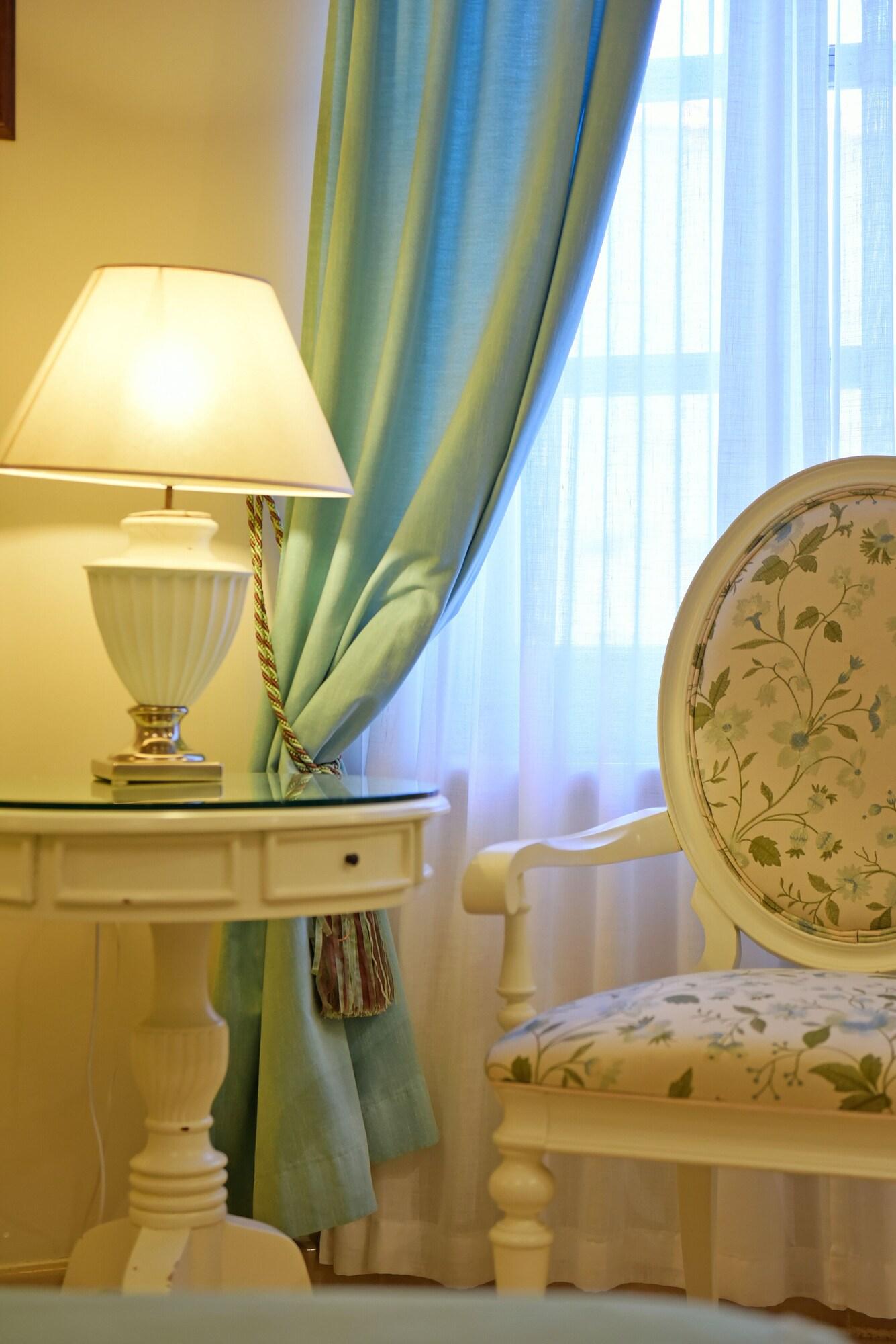 Double Classic Double Bed