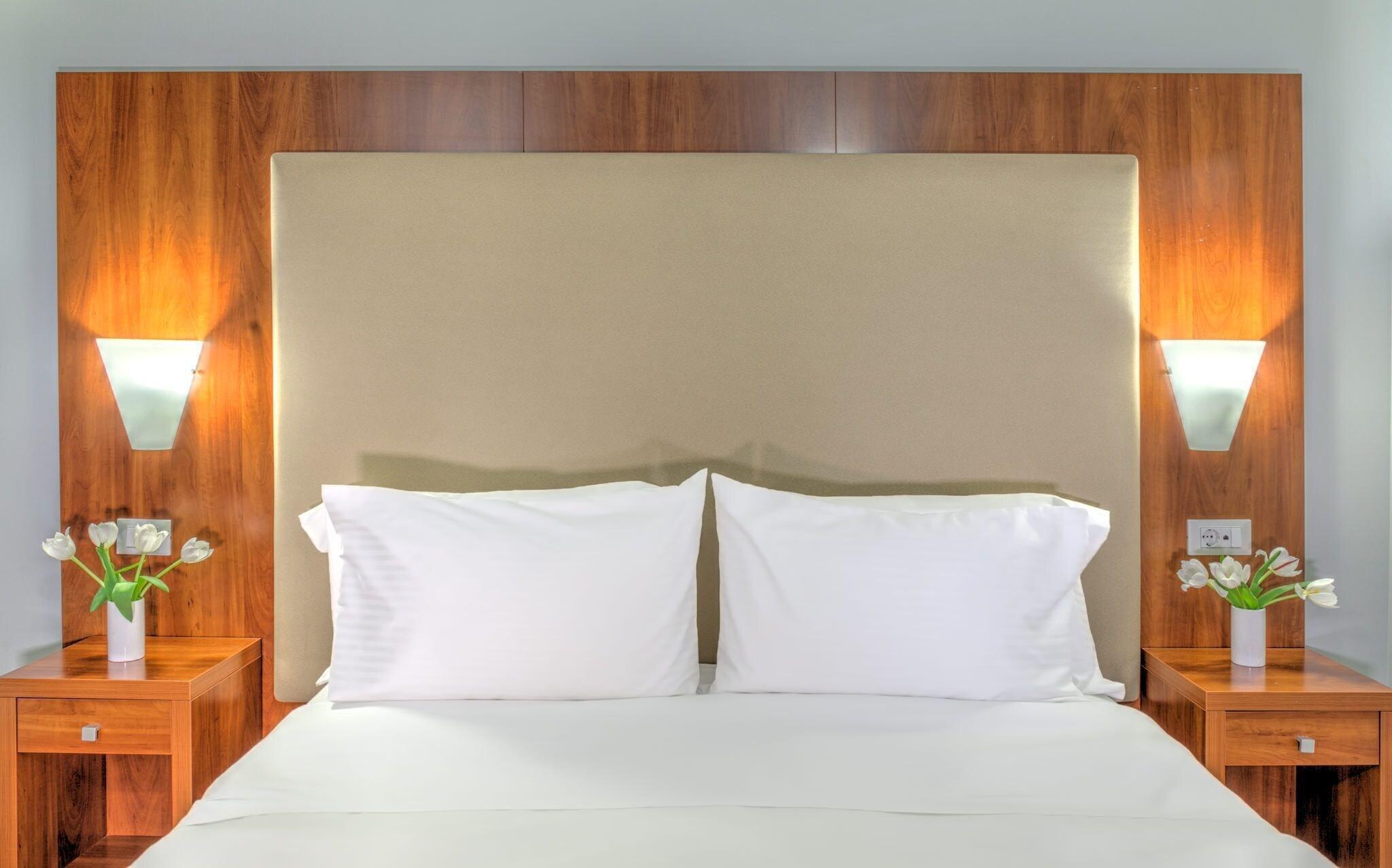 Family Room Queen Size Bed