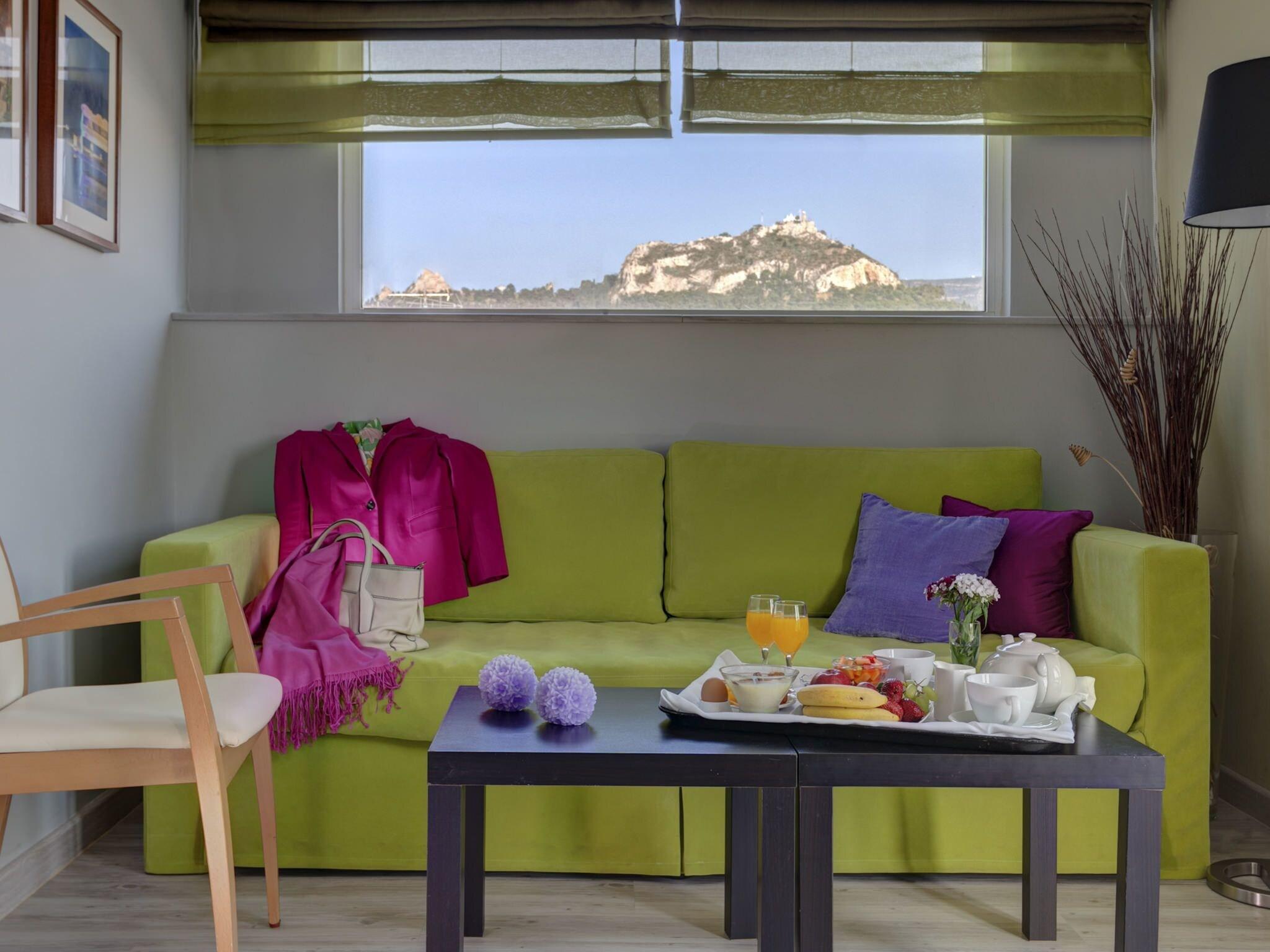 Suite City View King Bed