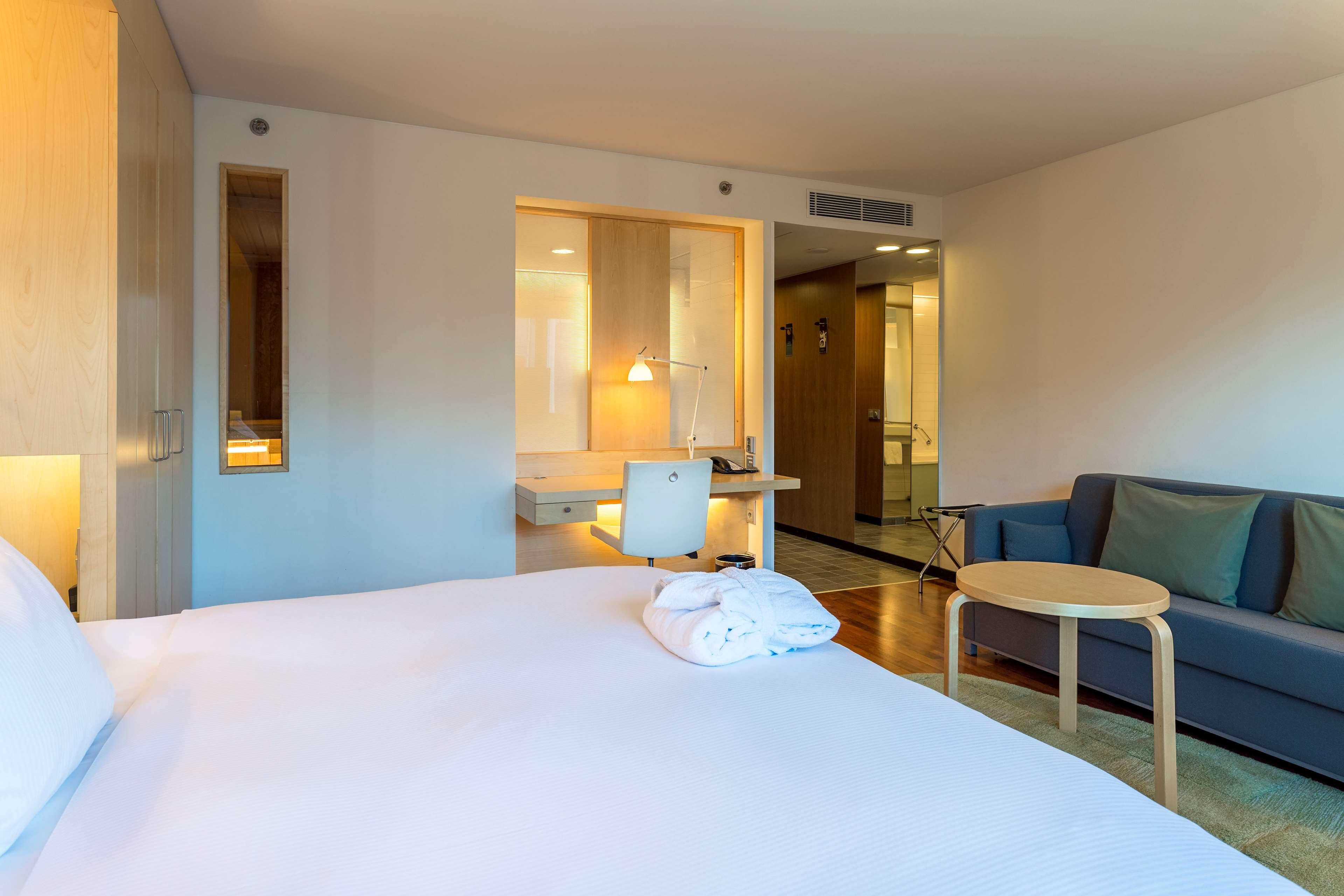 Double Guest Room King Bed