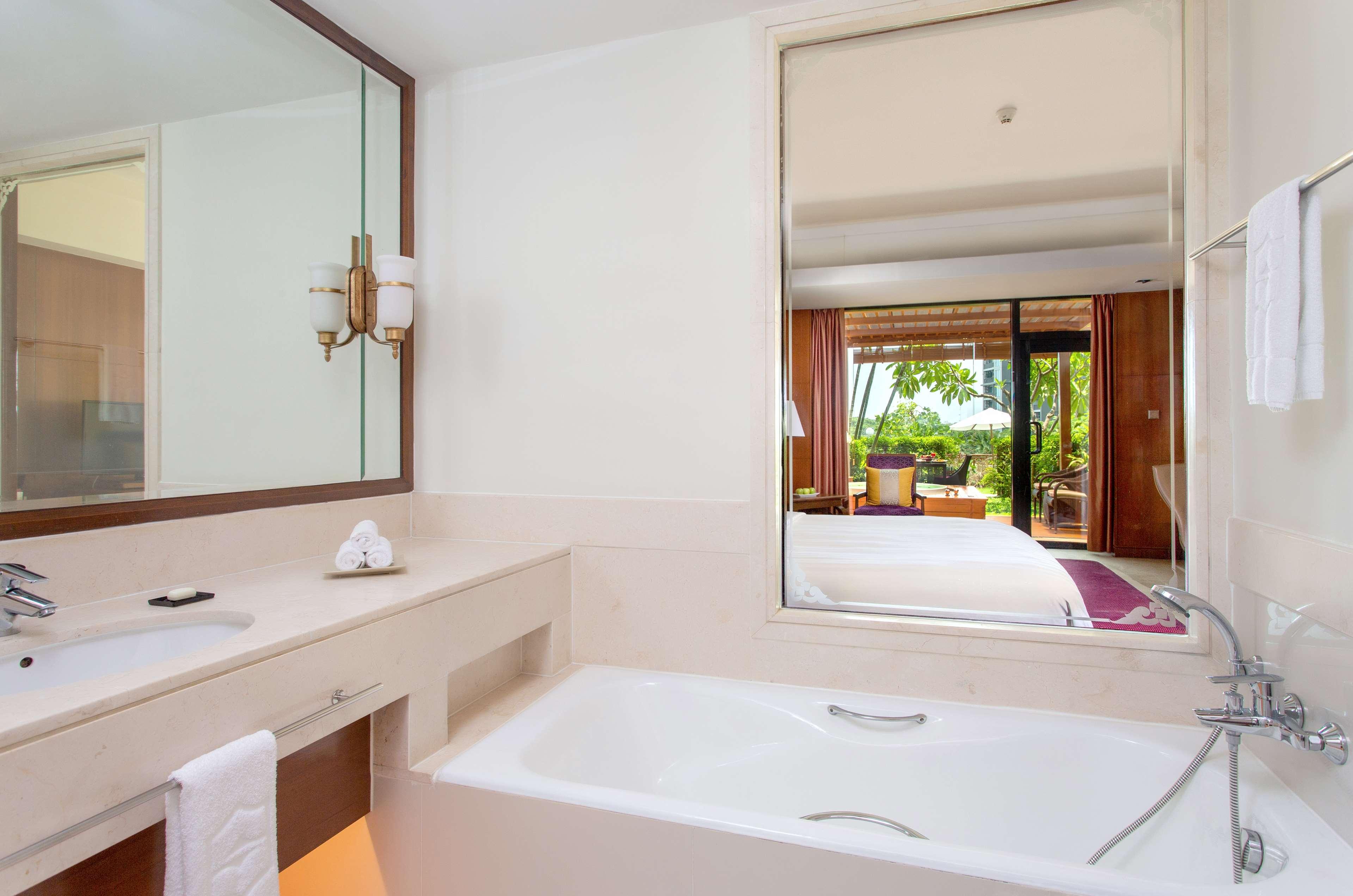 Room Deluxe King Bed