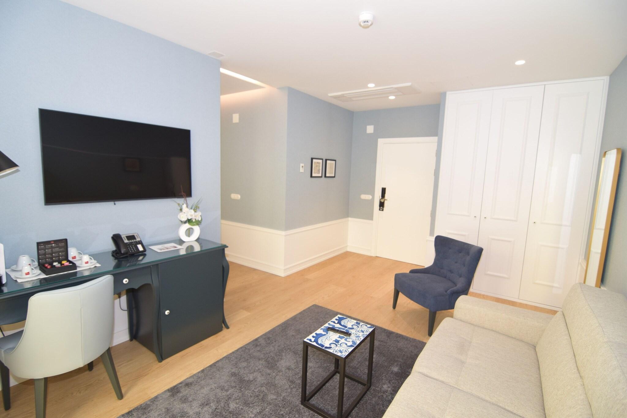 Family Room Deluxe Queen Bed