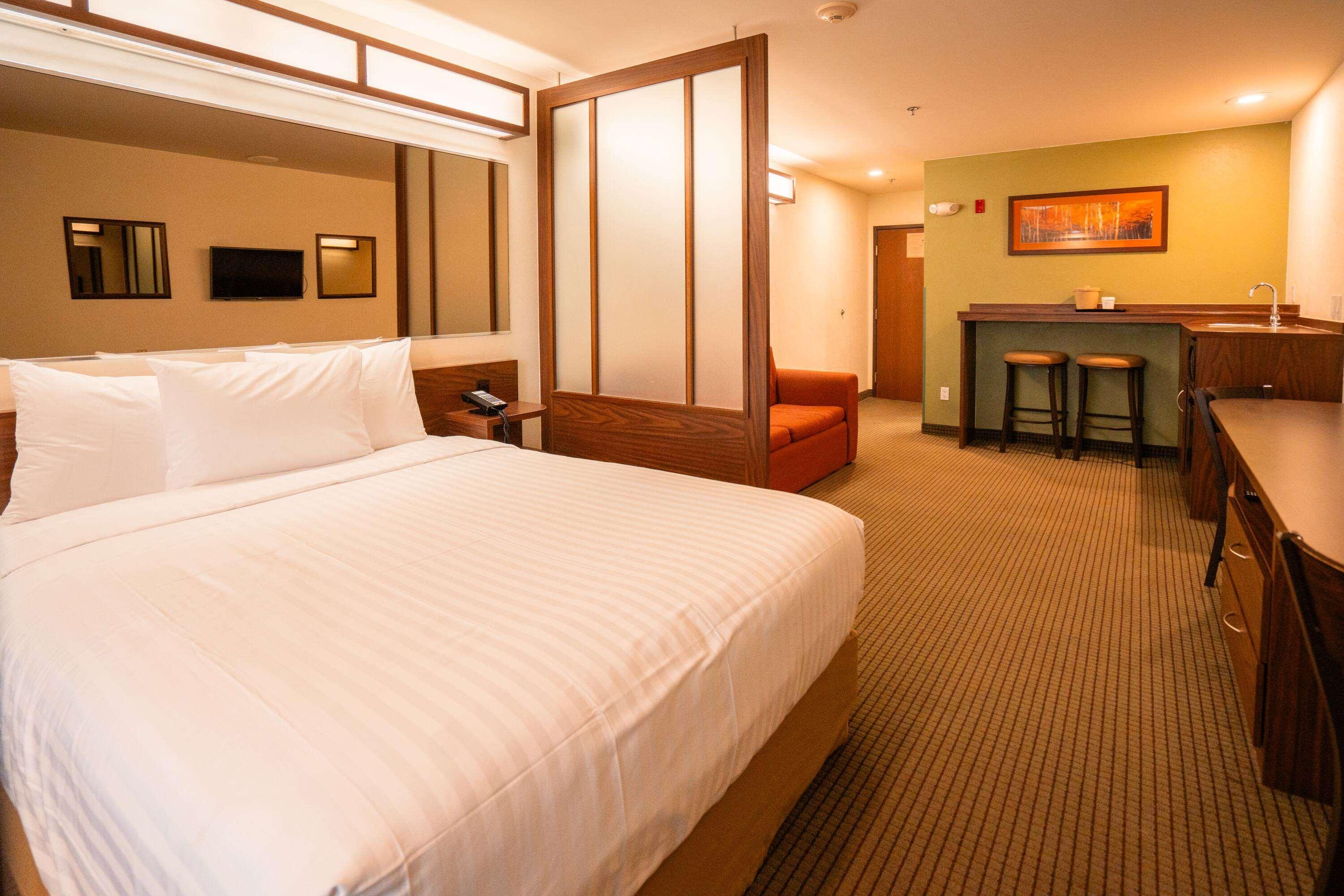 Suite Queen Size Bed