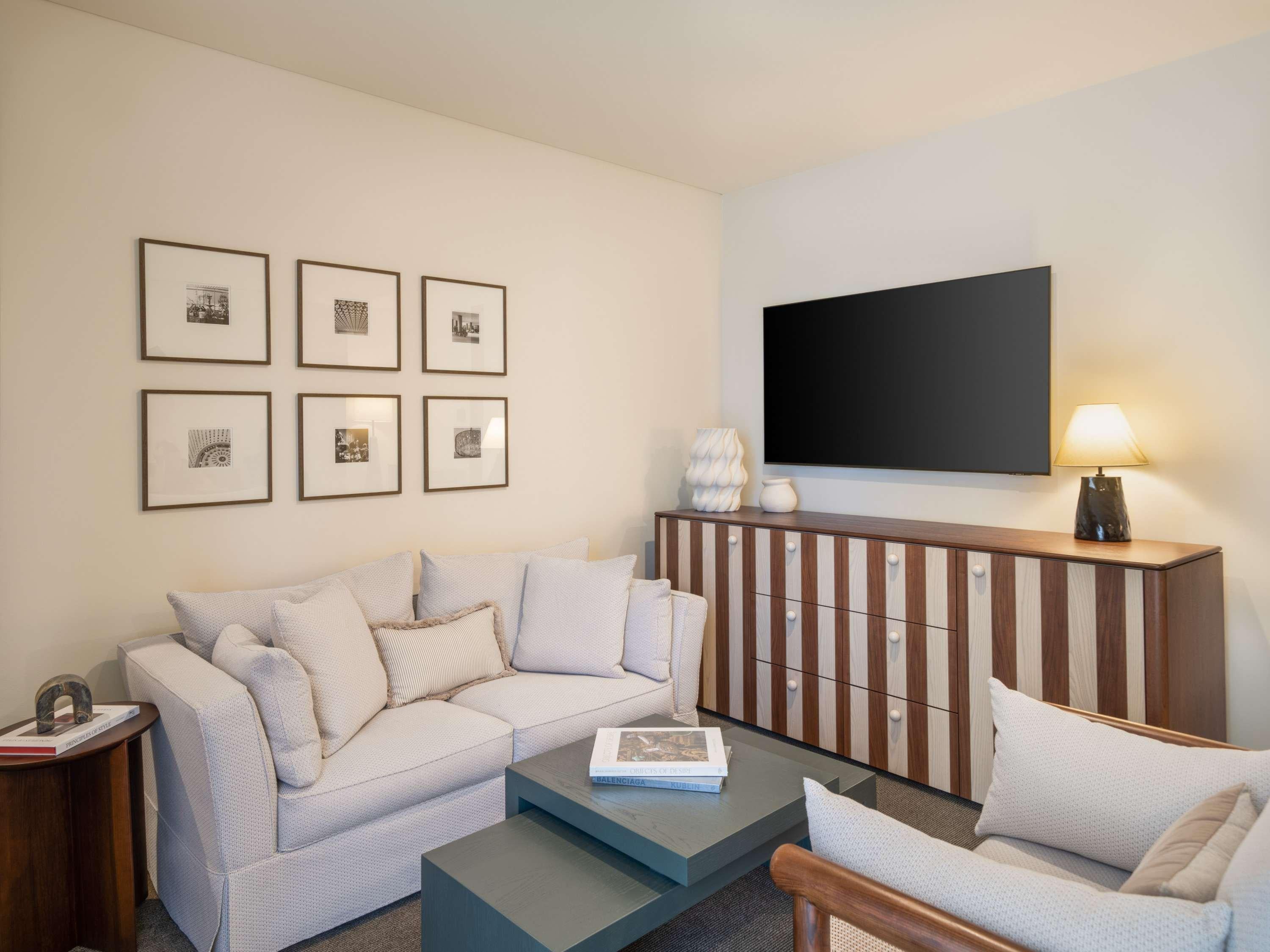 Suite Club City View