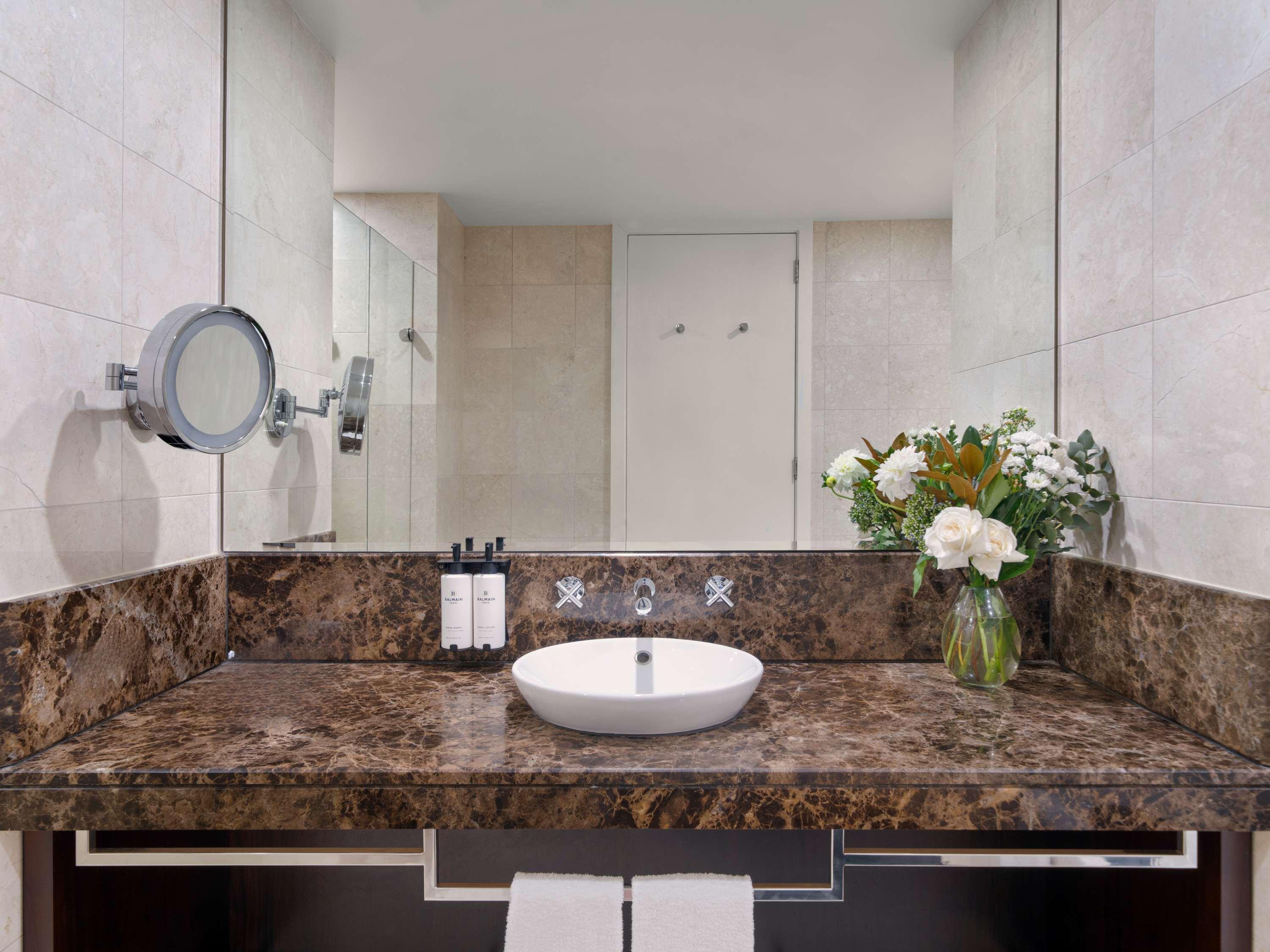 Junior Suite City View King Bed