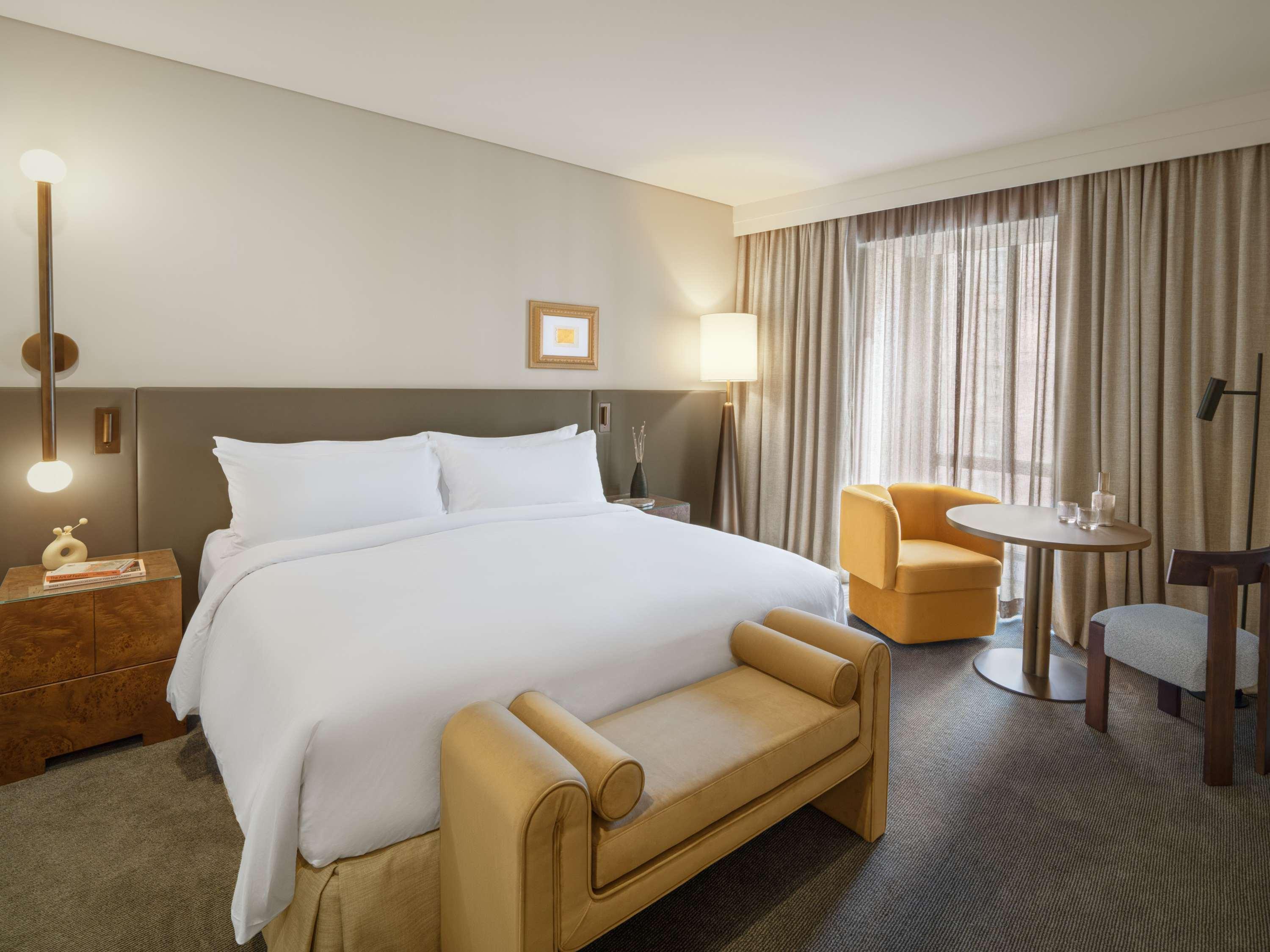 Junior Suite City View King Bed