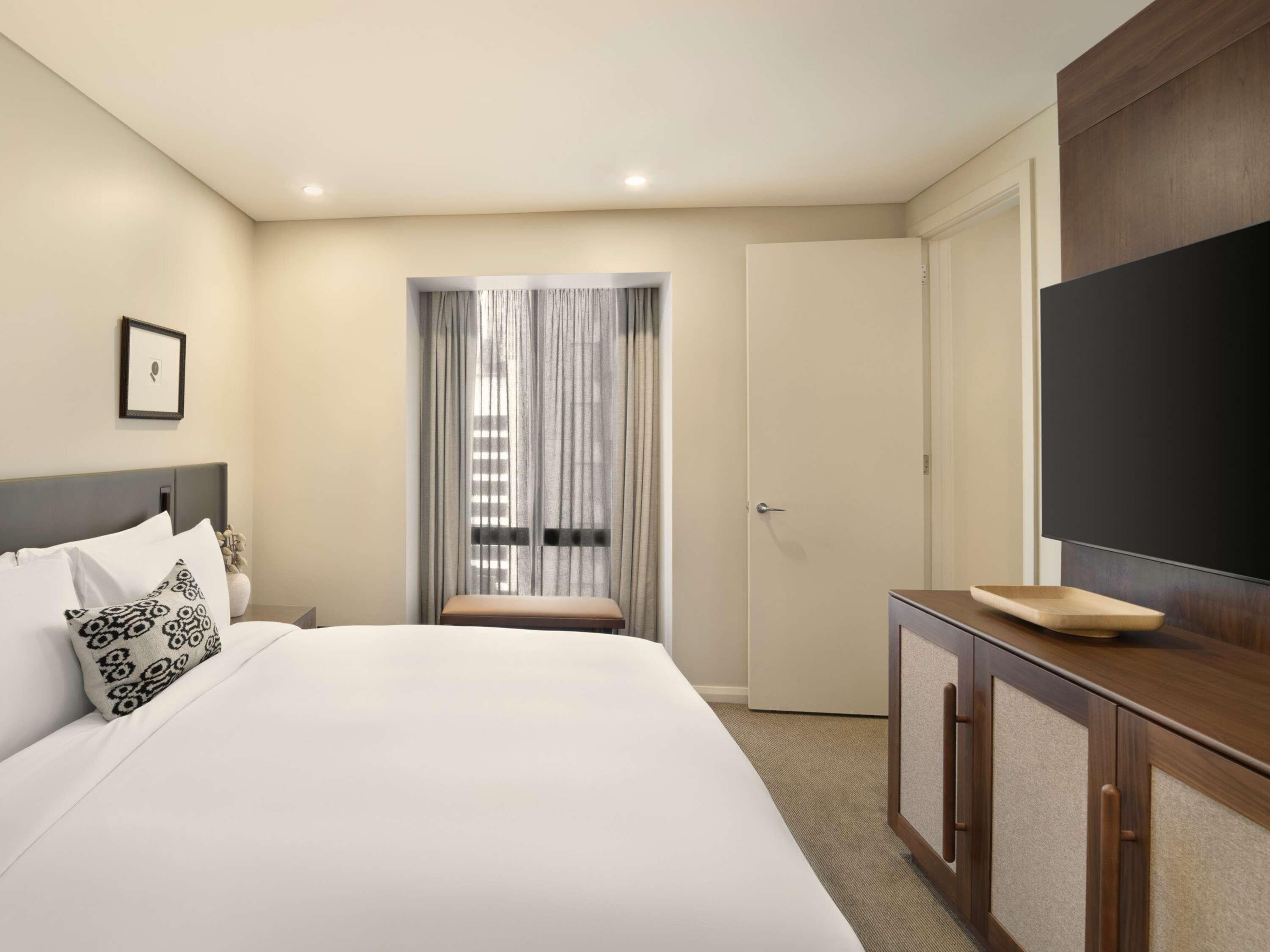 Junior Suite City View King Bed