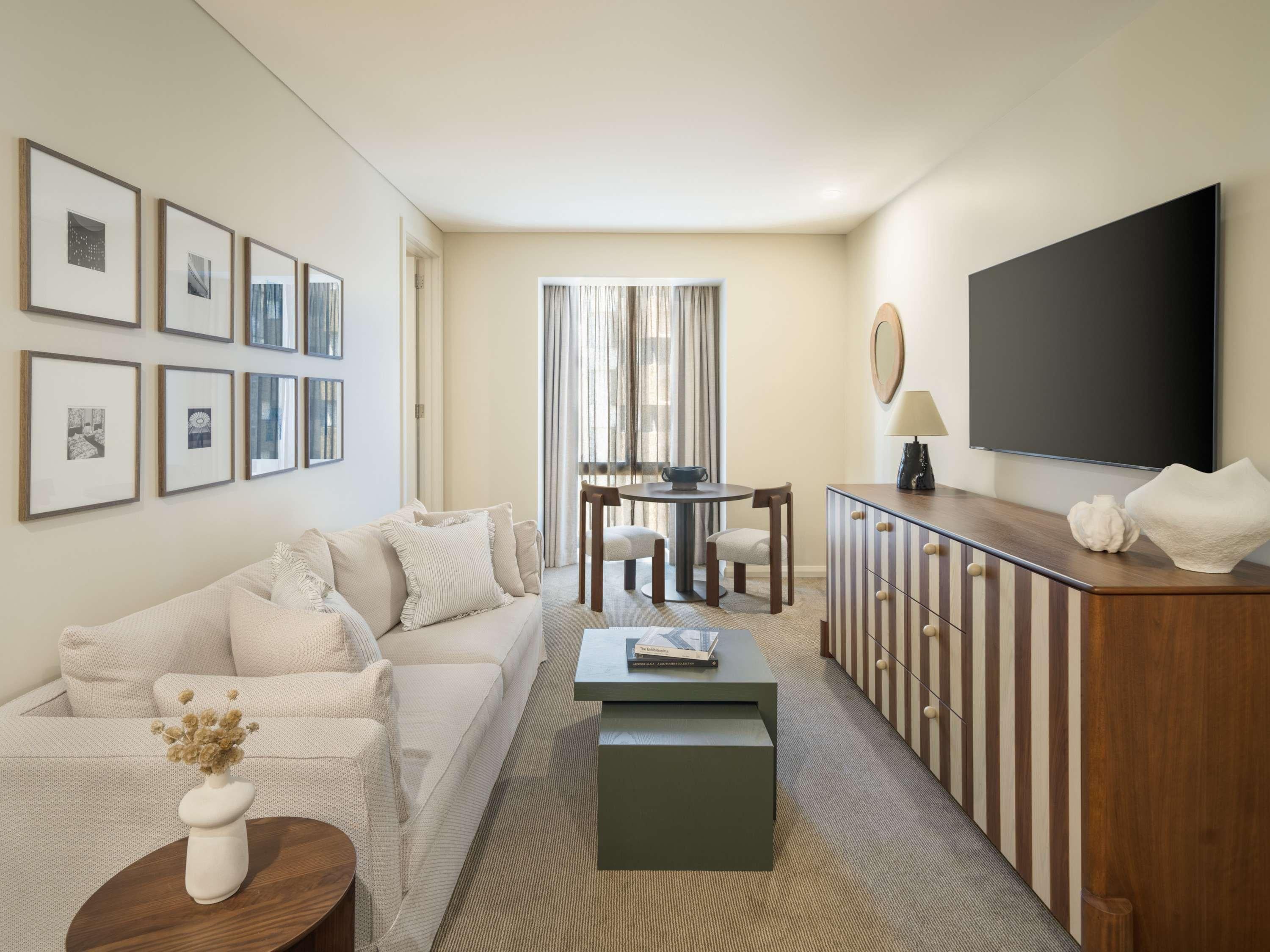 Junior Suite City View King Bed