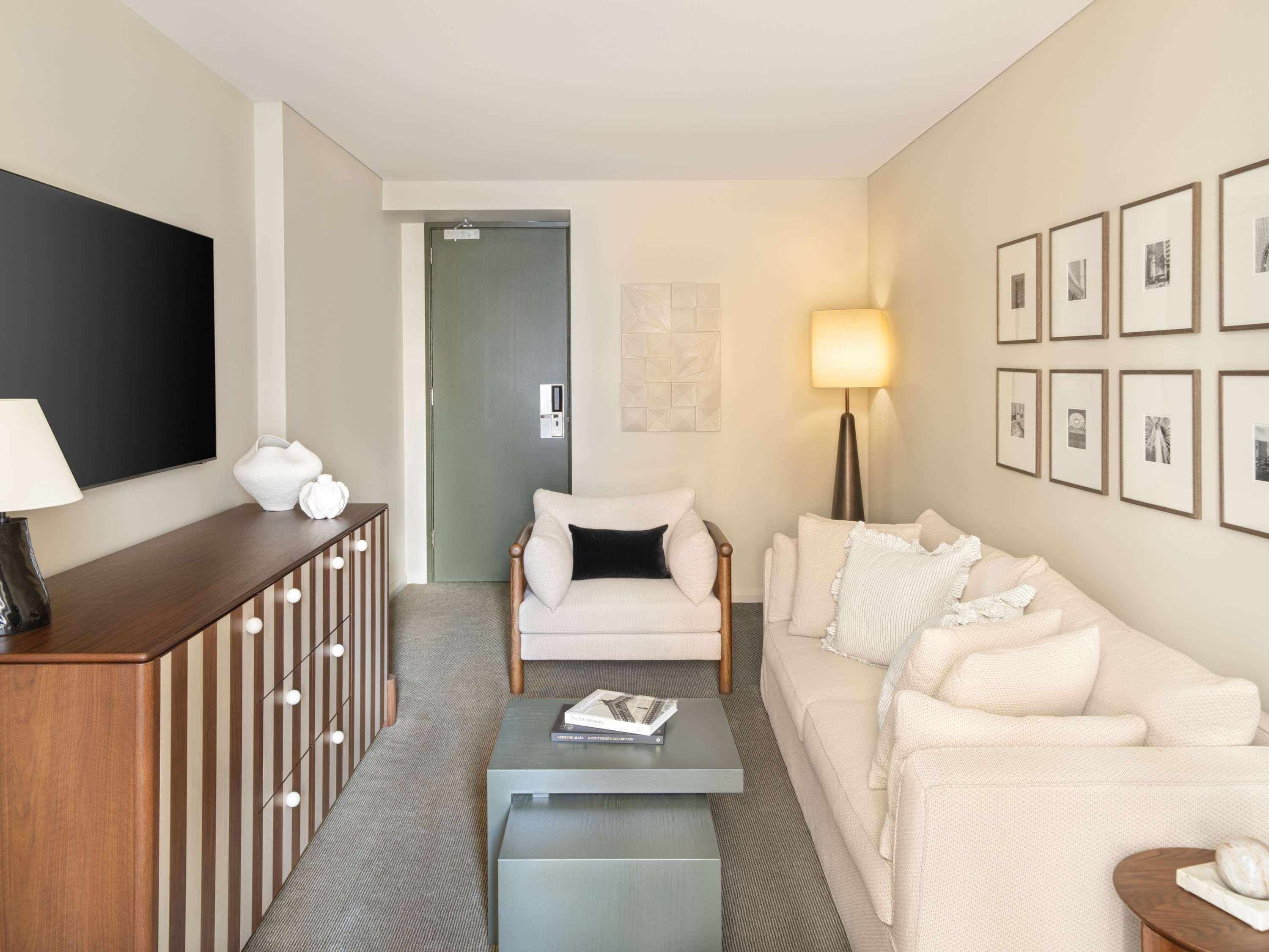 Junior Suite City View King Bed