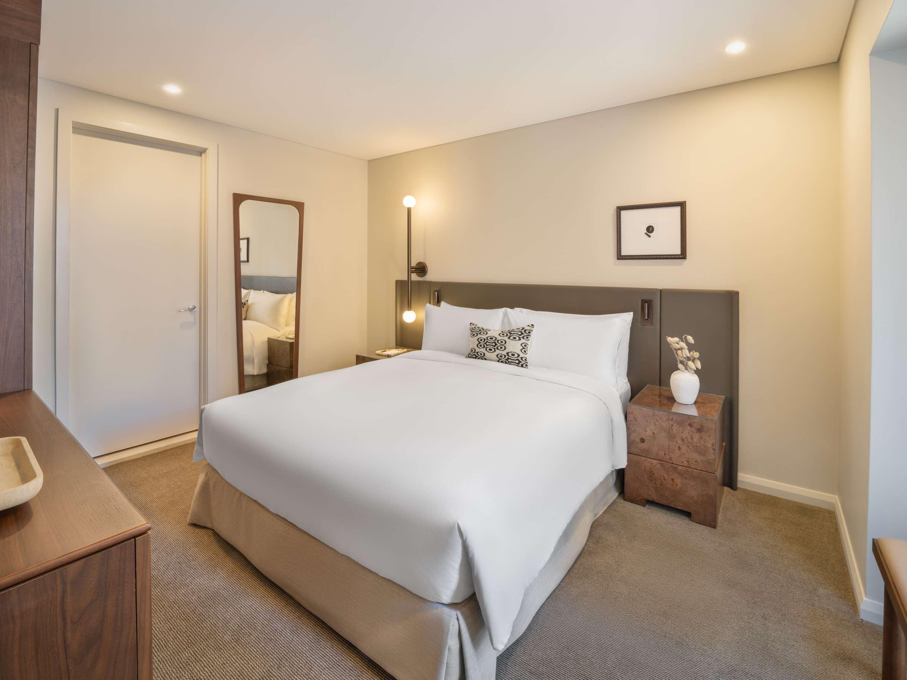 Junior Suite City View King Bed