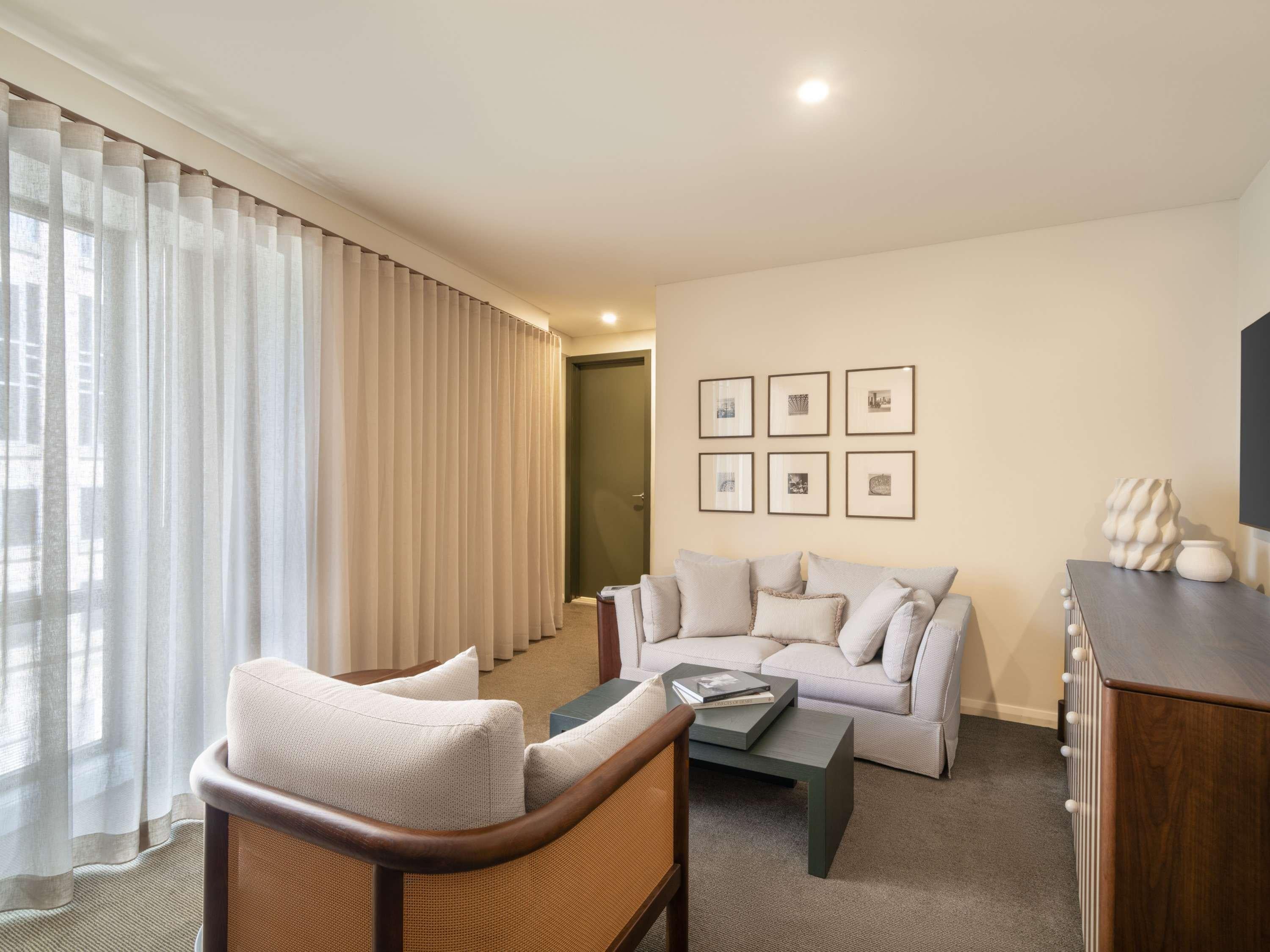 Junior Suite City View King Bed