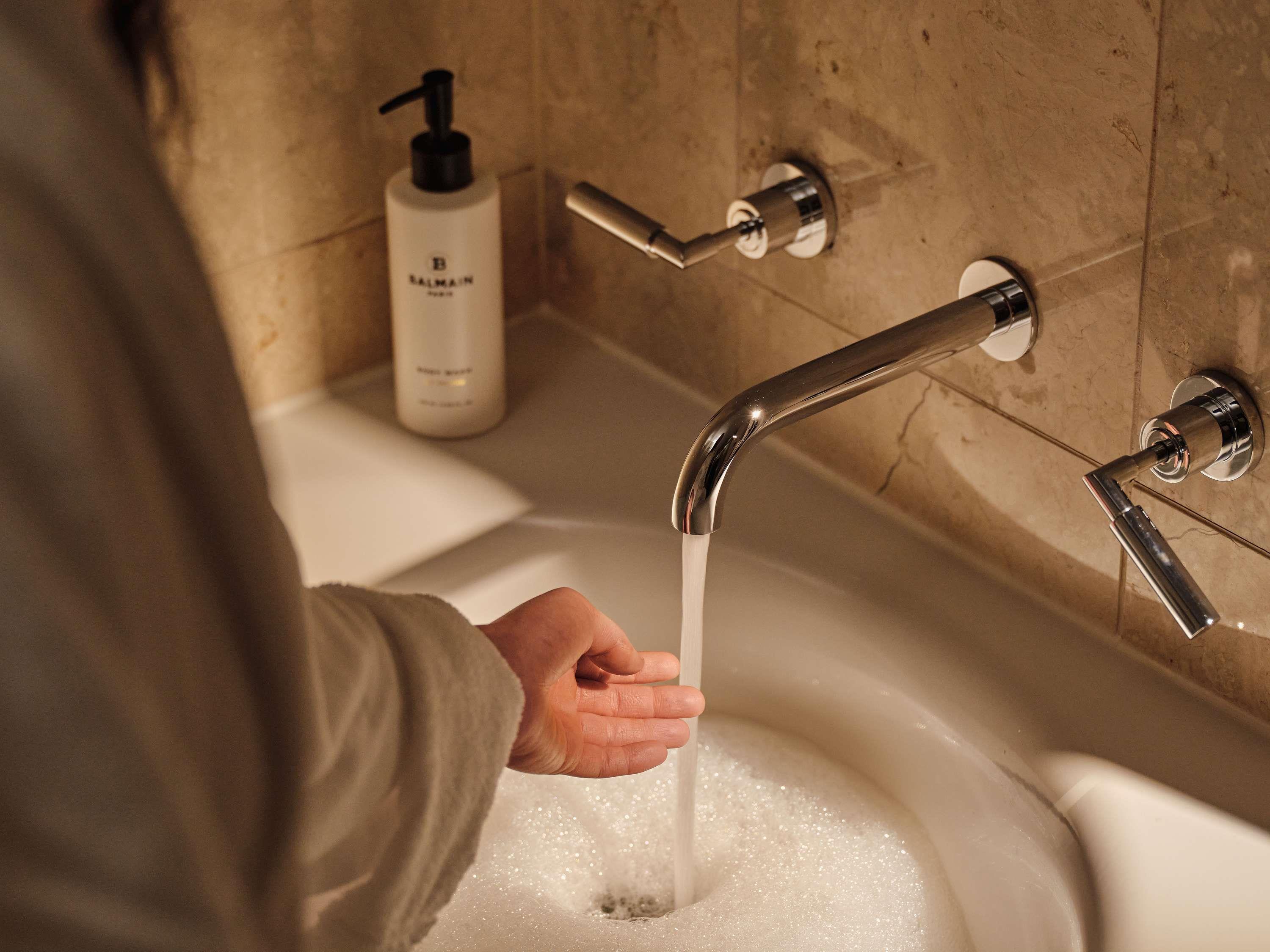 Suite Club City View