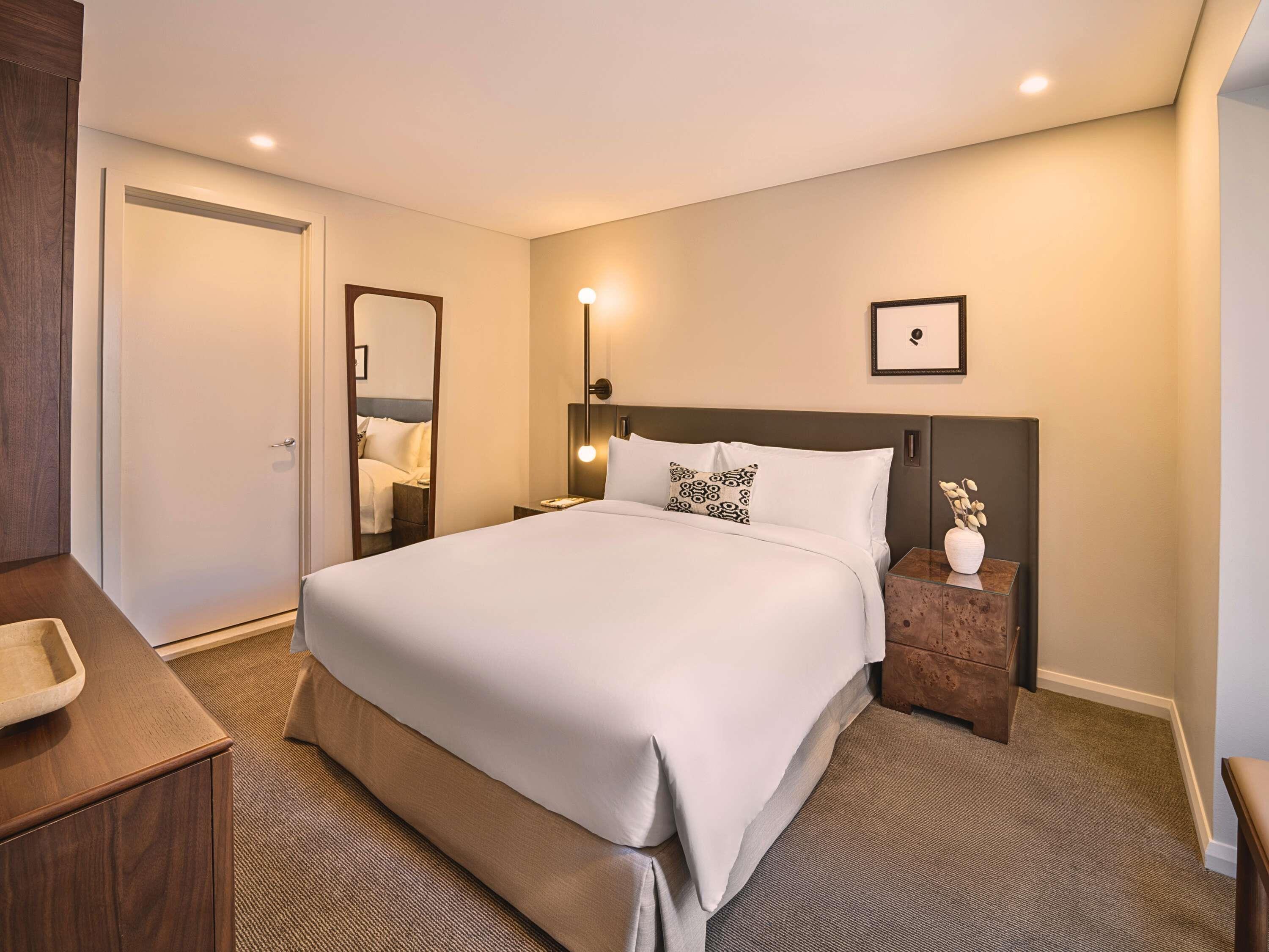 Junior Suite City View King Bed