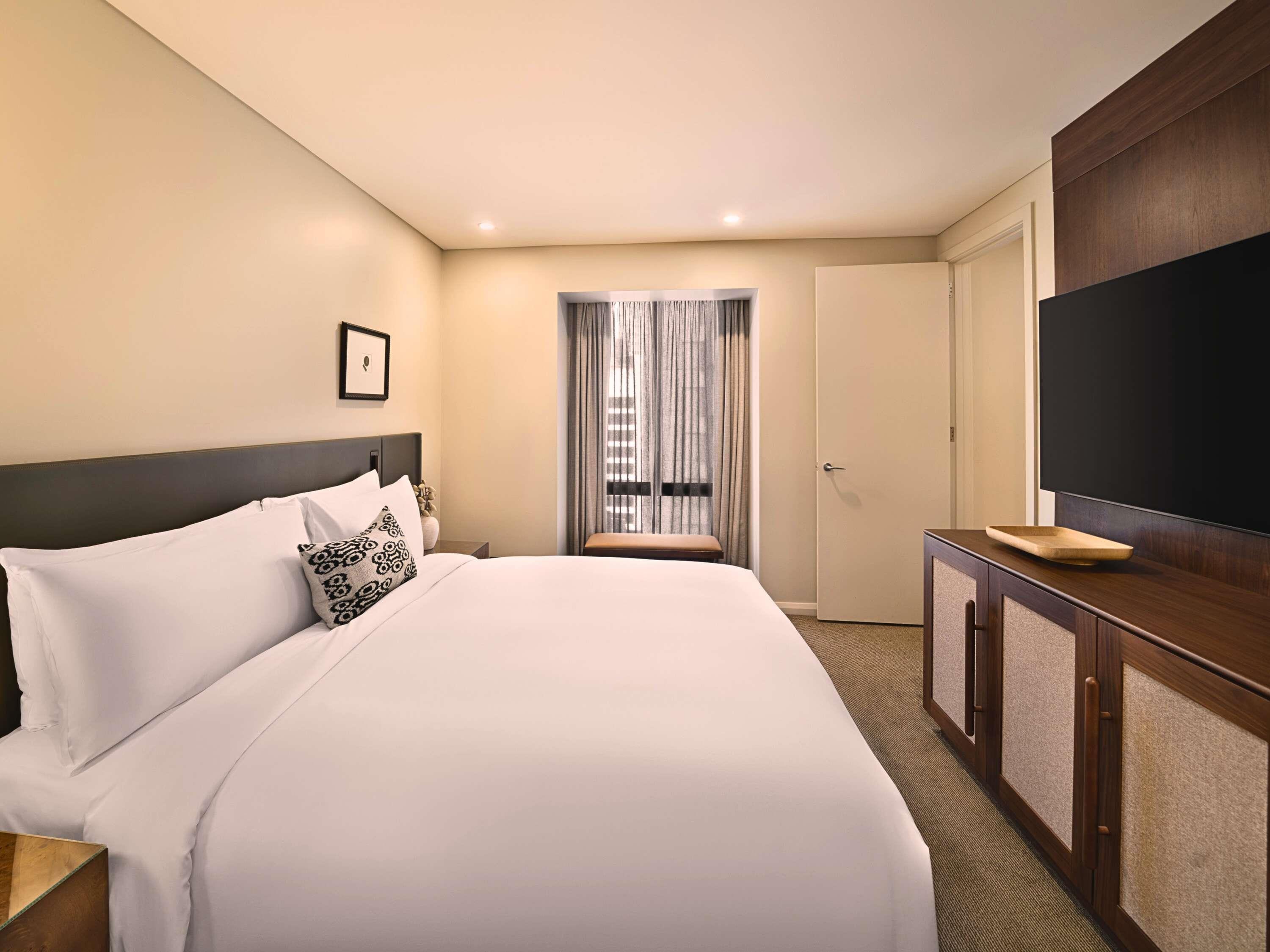 Junior Suite City View King Bed
