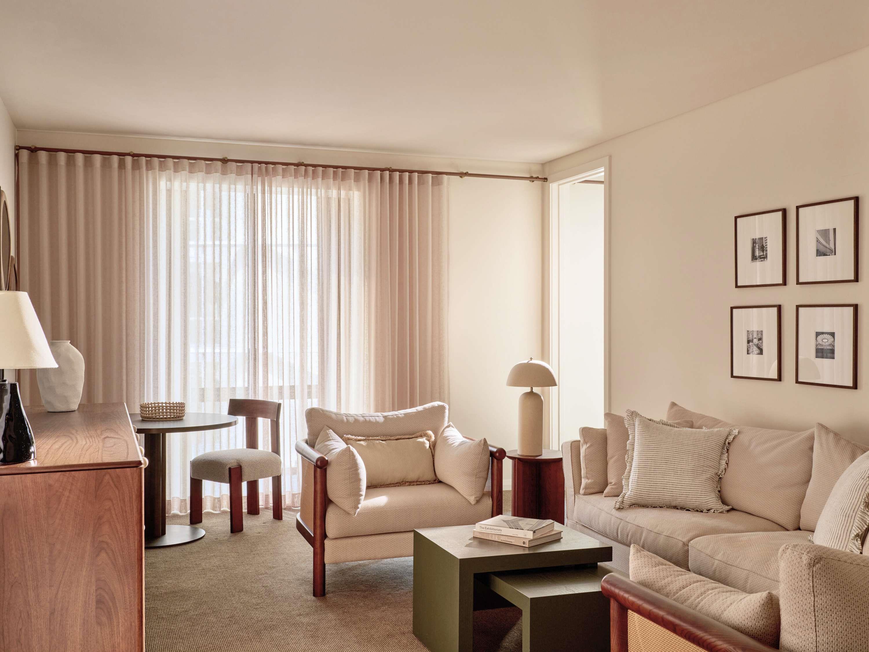 Suite Club City View