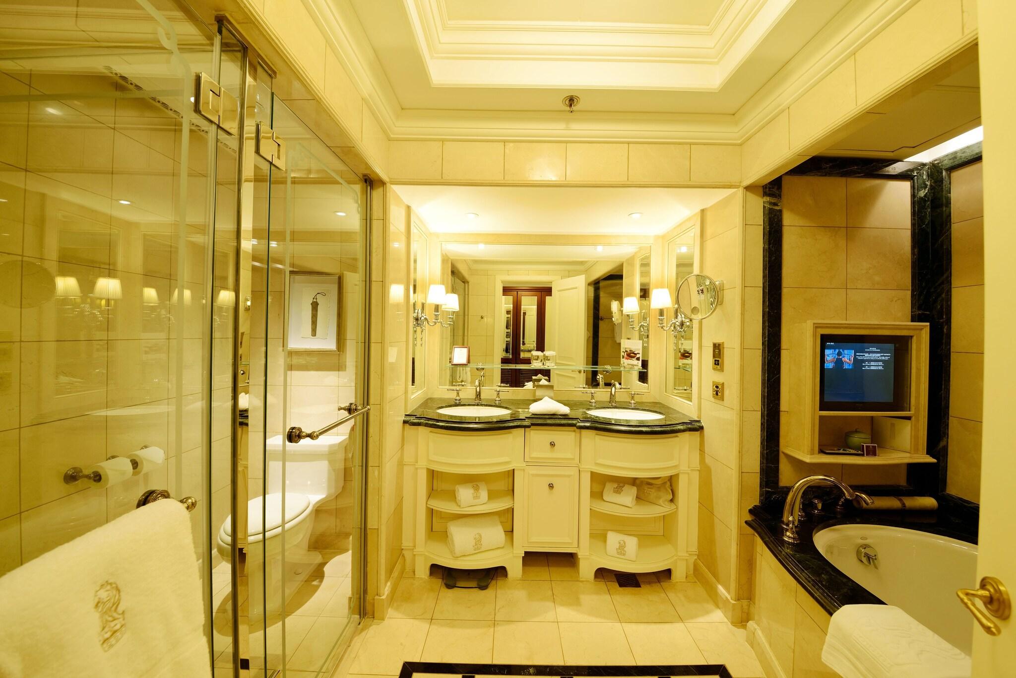 Double Club King Bed