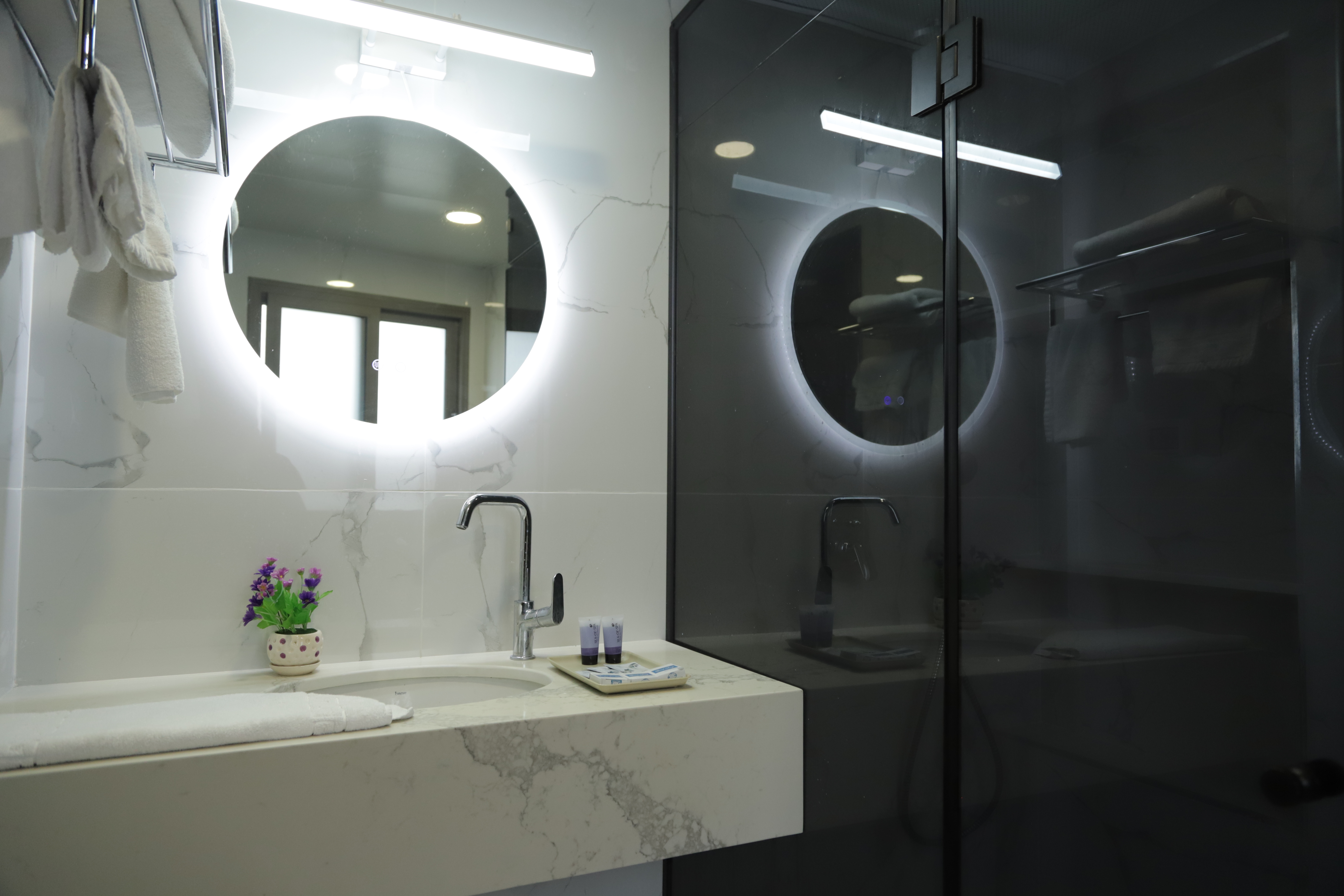 Double or Twin One Bed