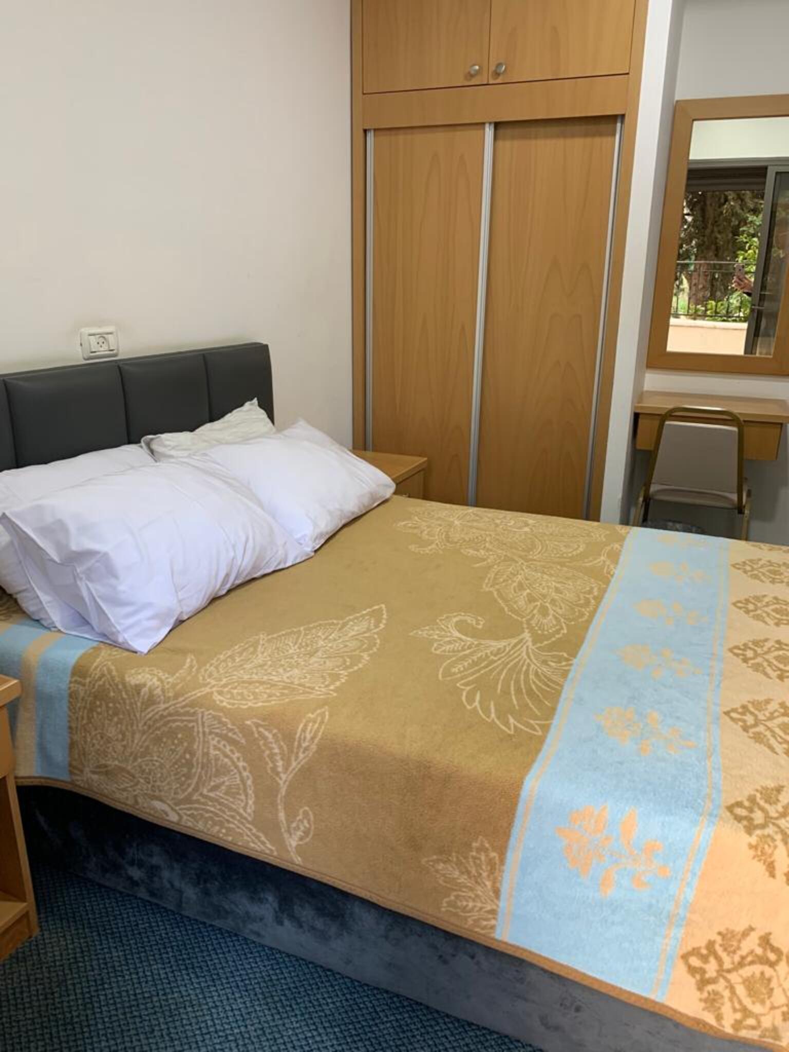 Double or Twin Standard