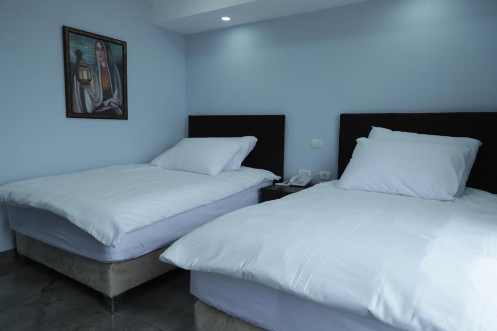 Double or Twin Deluxe One Bed