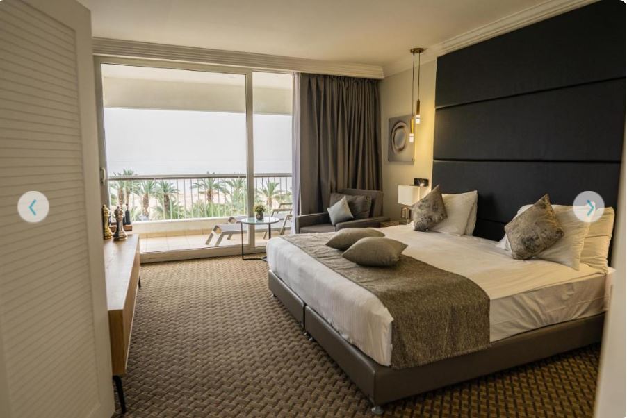 Double Deluxe One Bed