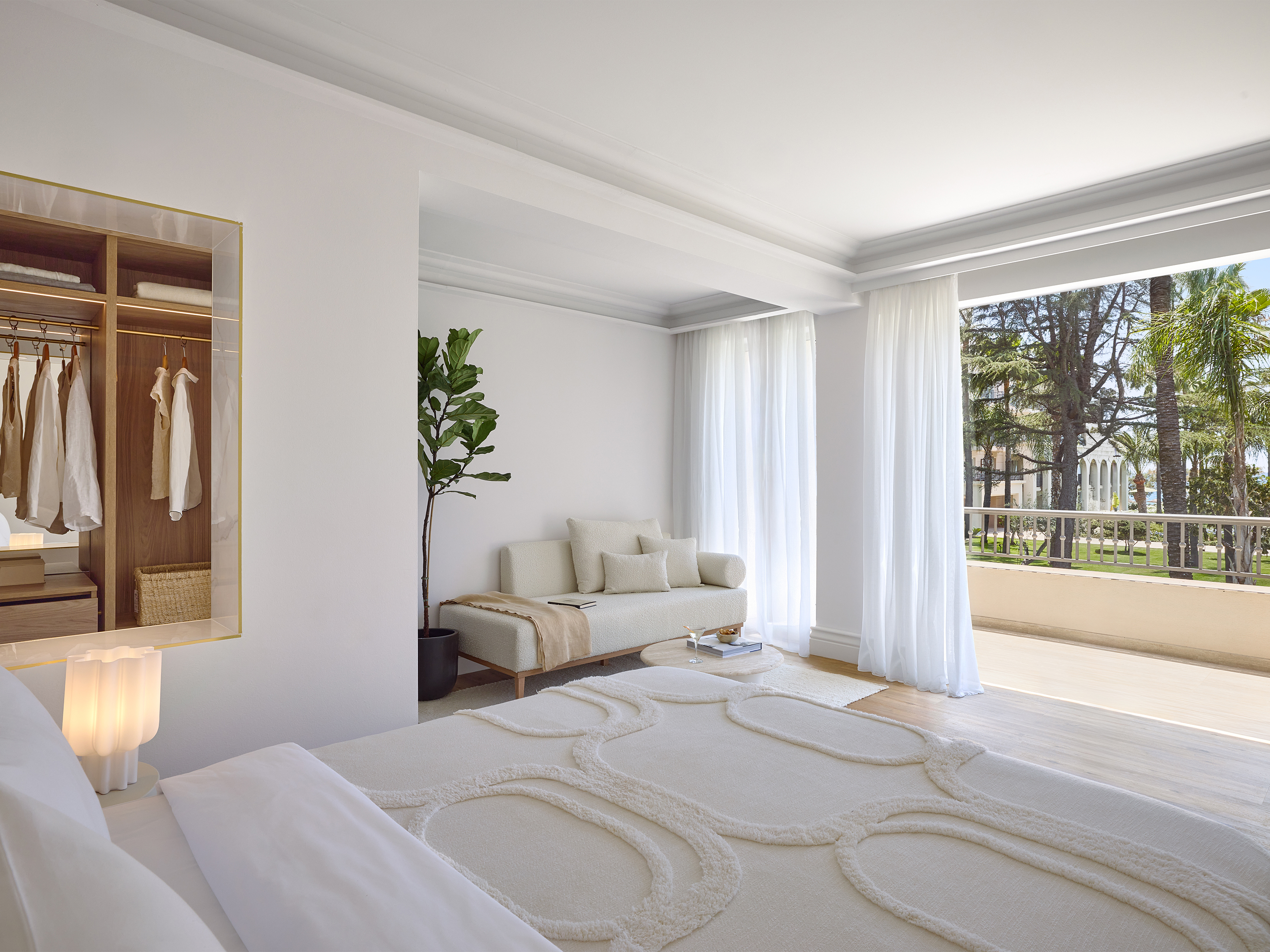 Double or Twin Deluxe Side Sea View