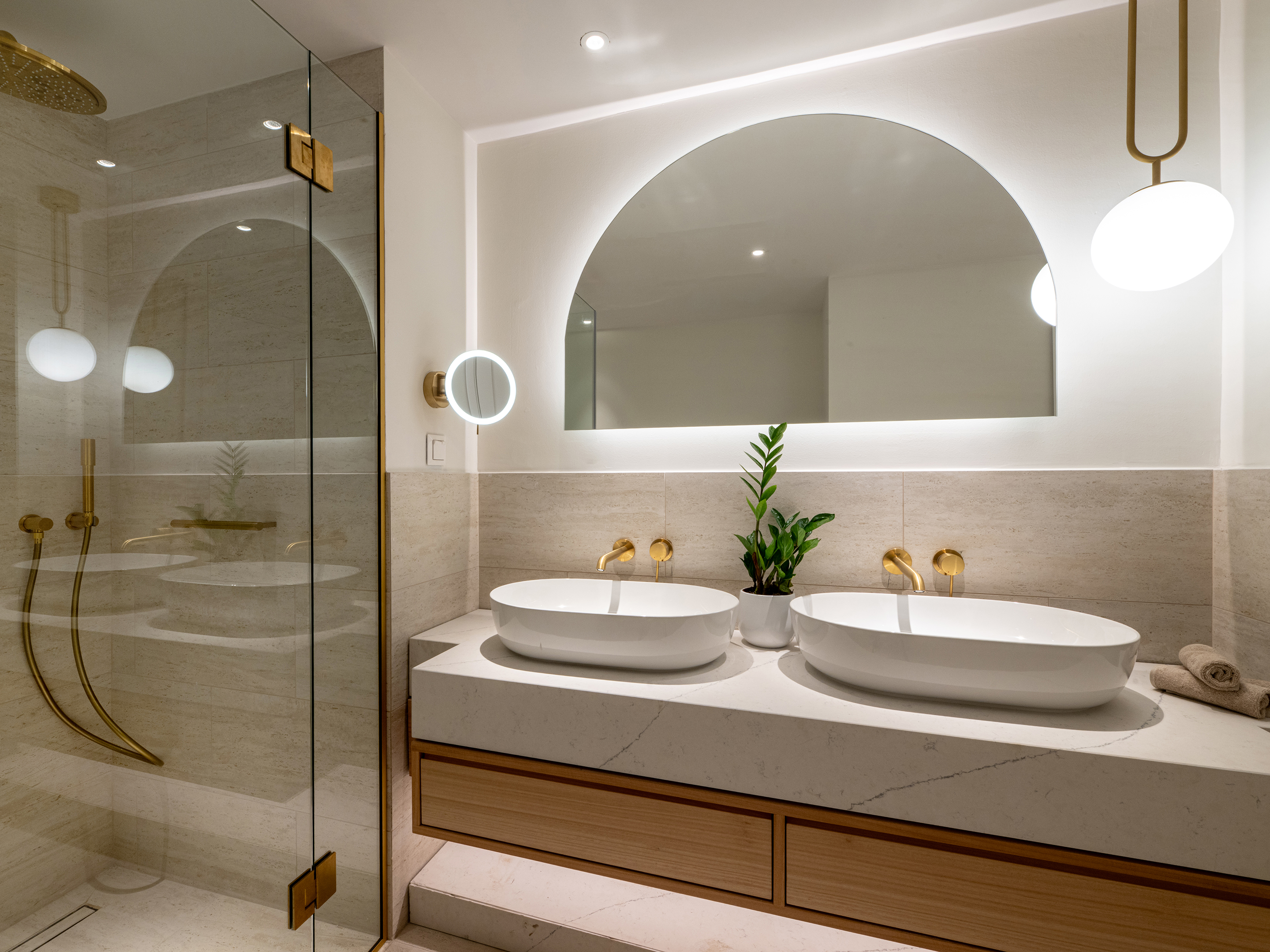 Double or Twin Deluxe Side Sea View