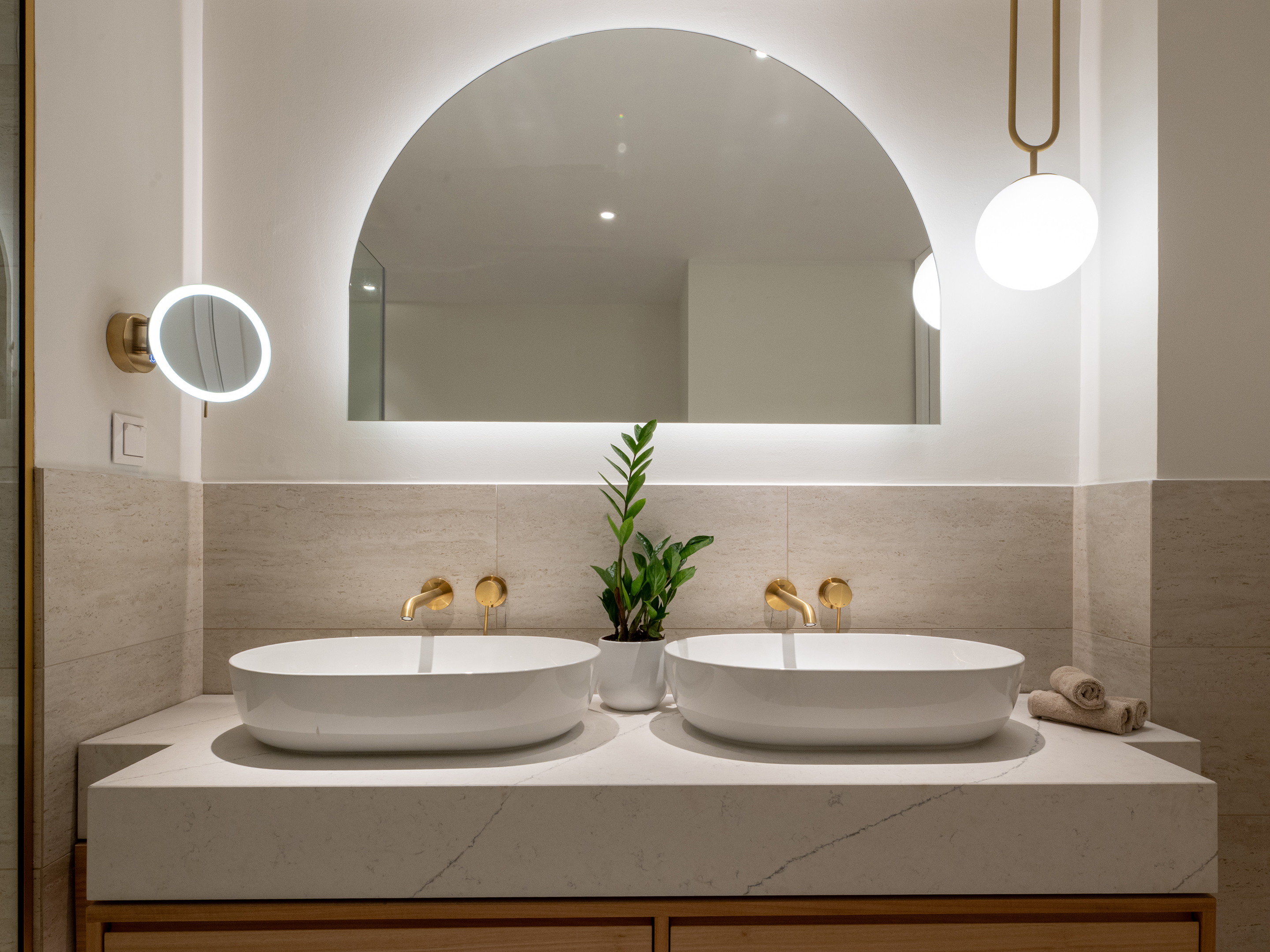 Double or Twin Deluxe Side Sea View