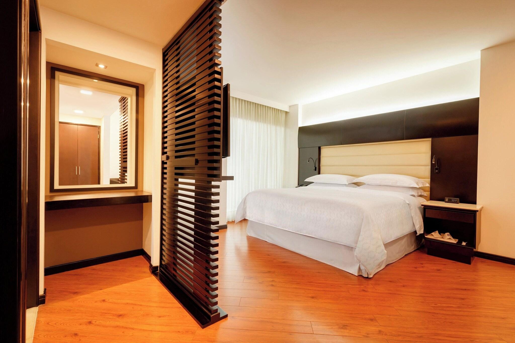 Suite Club King Bed