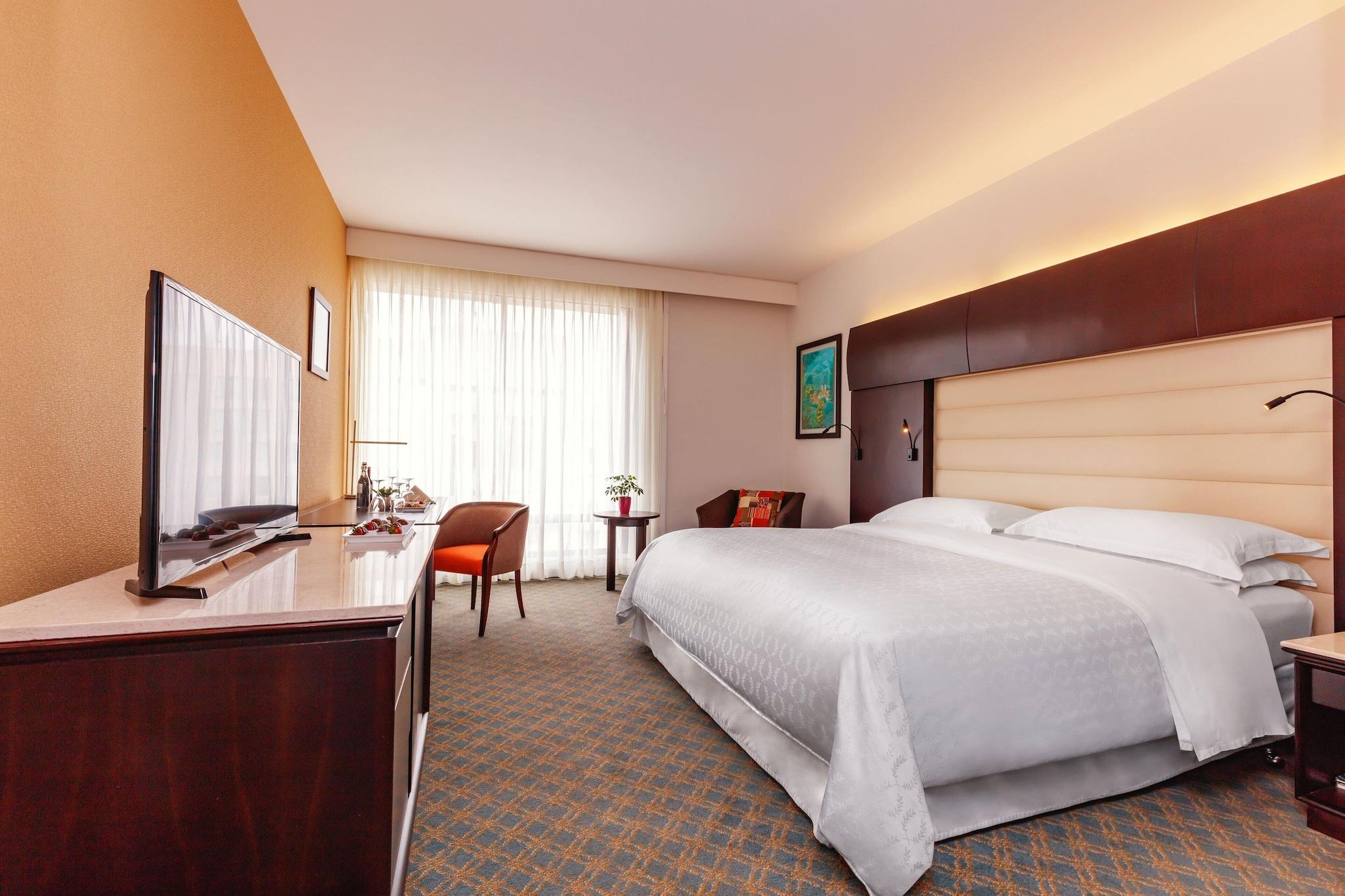 Double Club King Bed