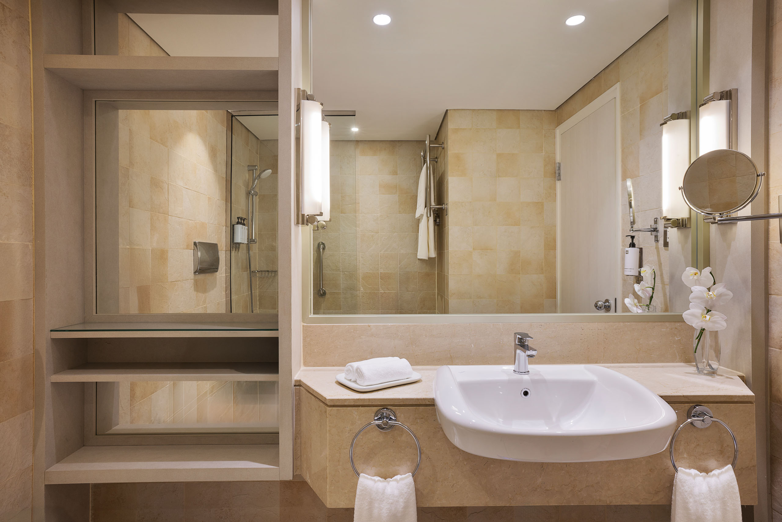 Double or Twin Guest Room King Bed