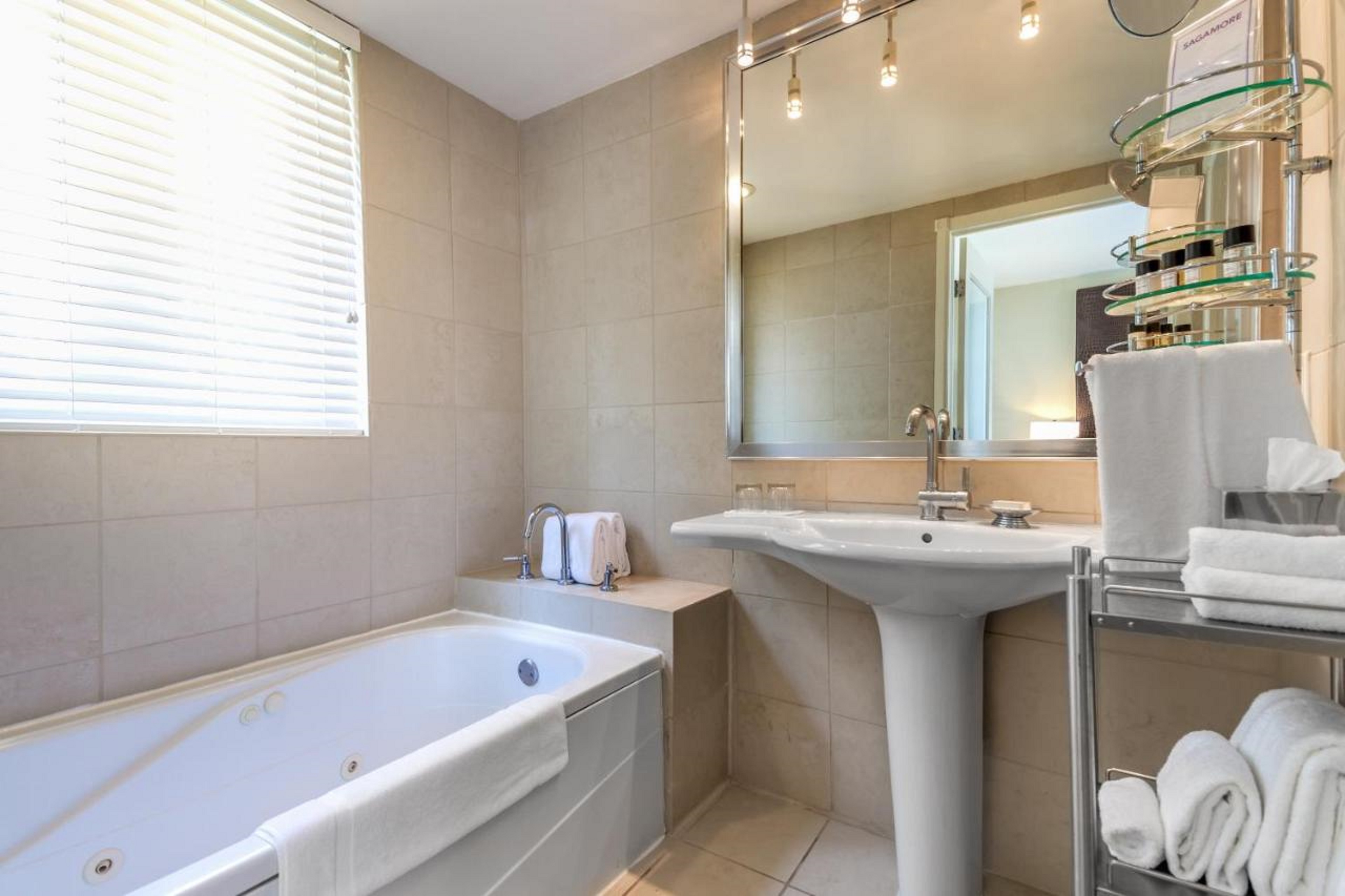 Suite Accessible-queen Size Bed