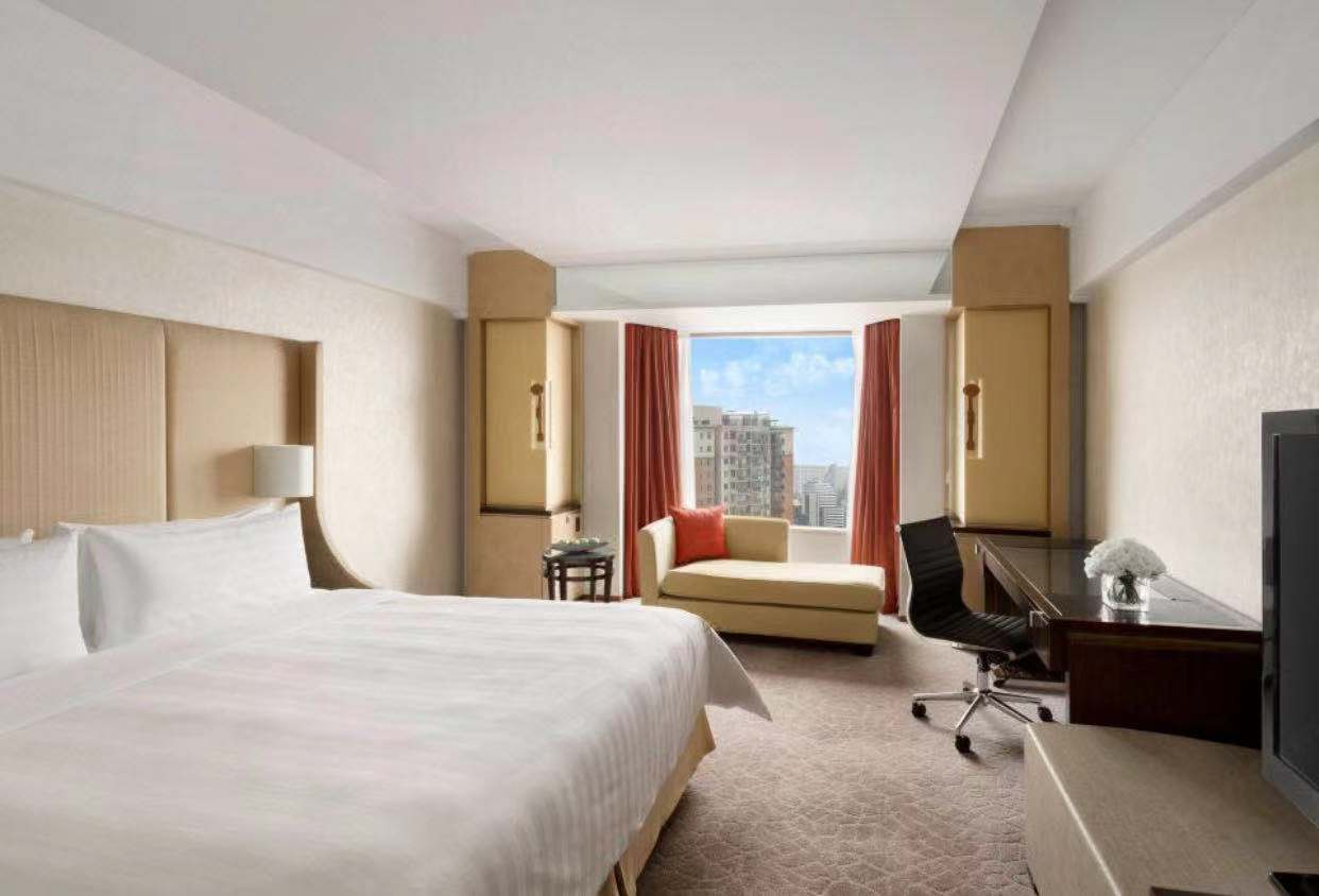 Double Deluxe King Bed