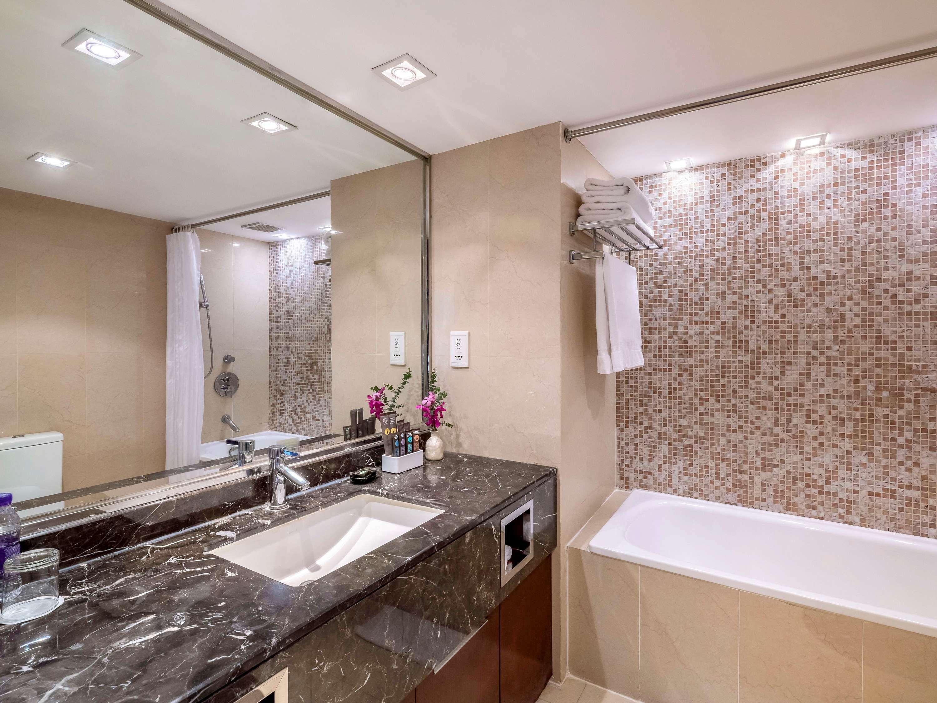 Double Deluxe King Bed