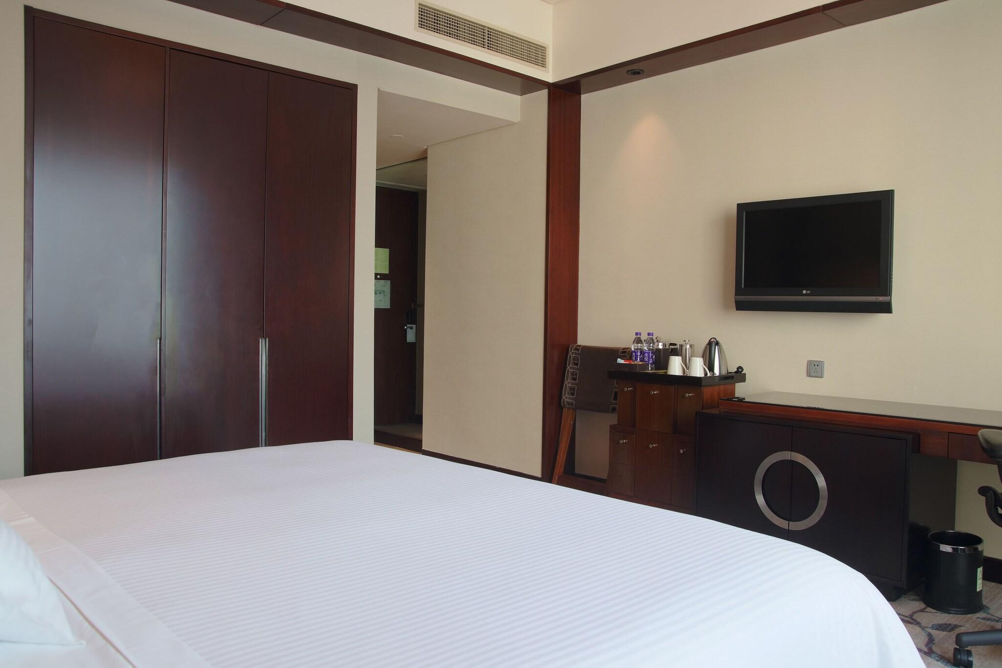 Double City View King Bed