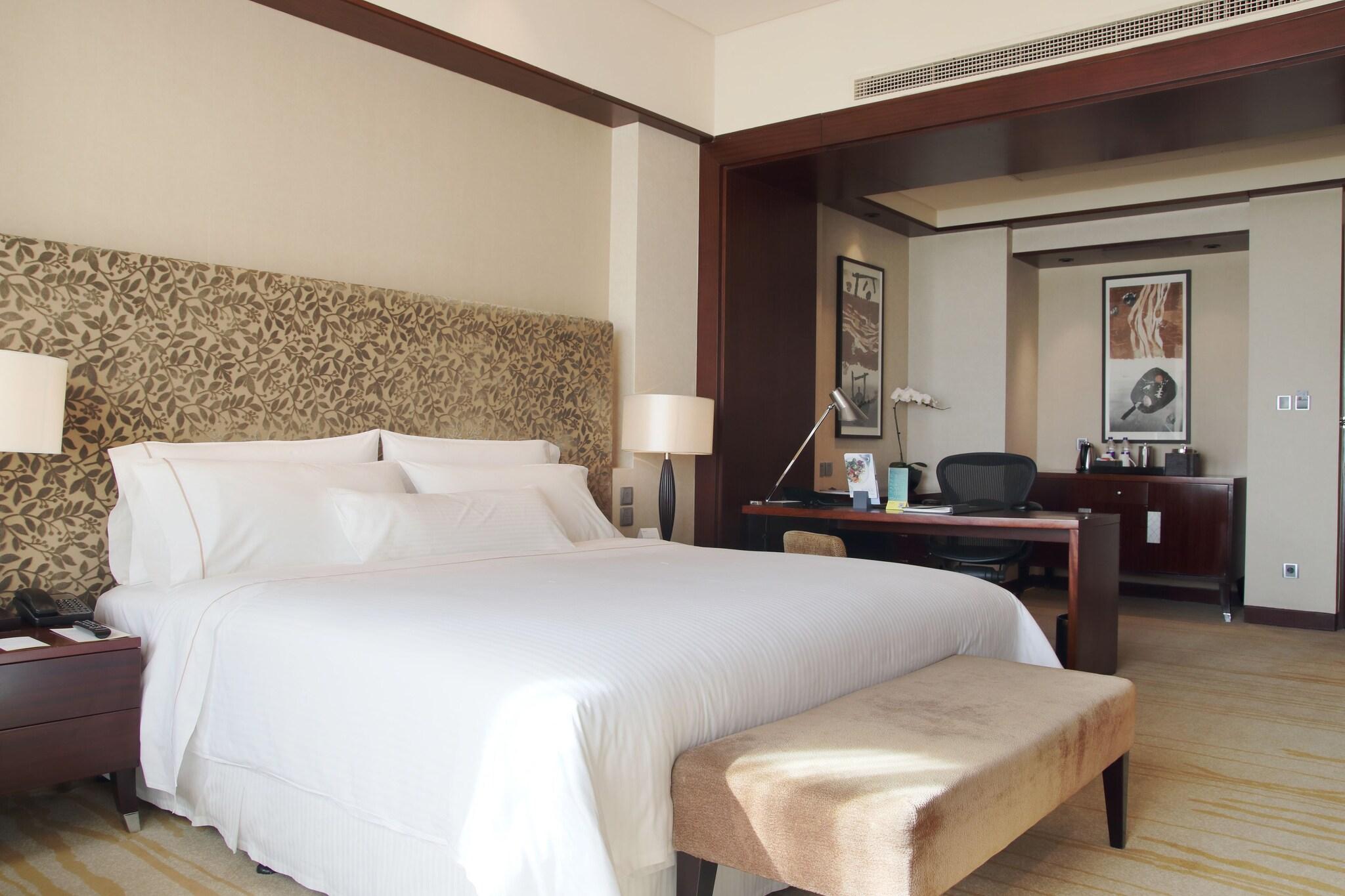 Double City View King Bed