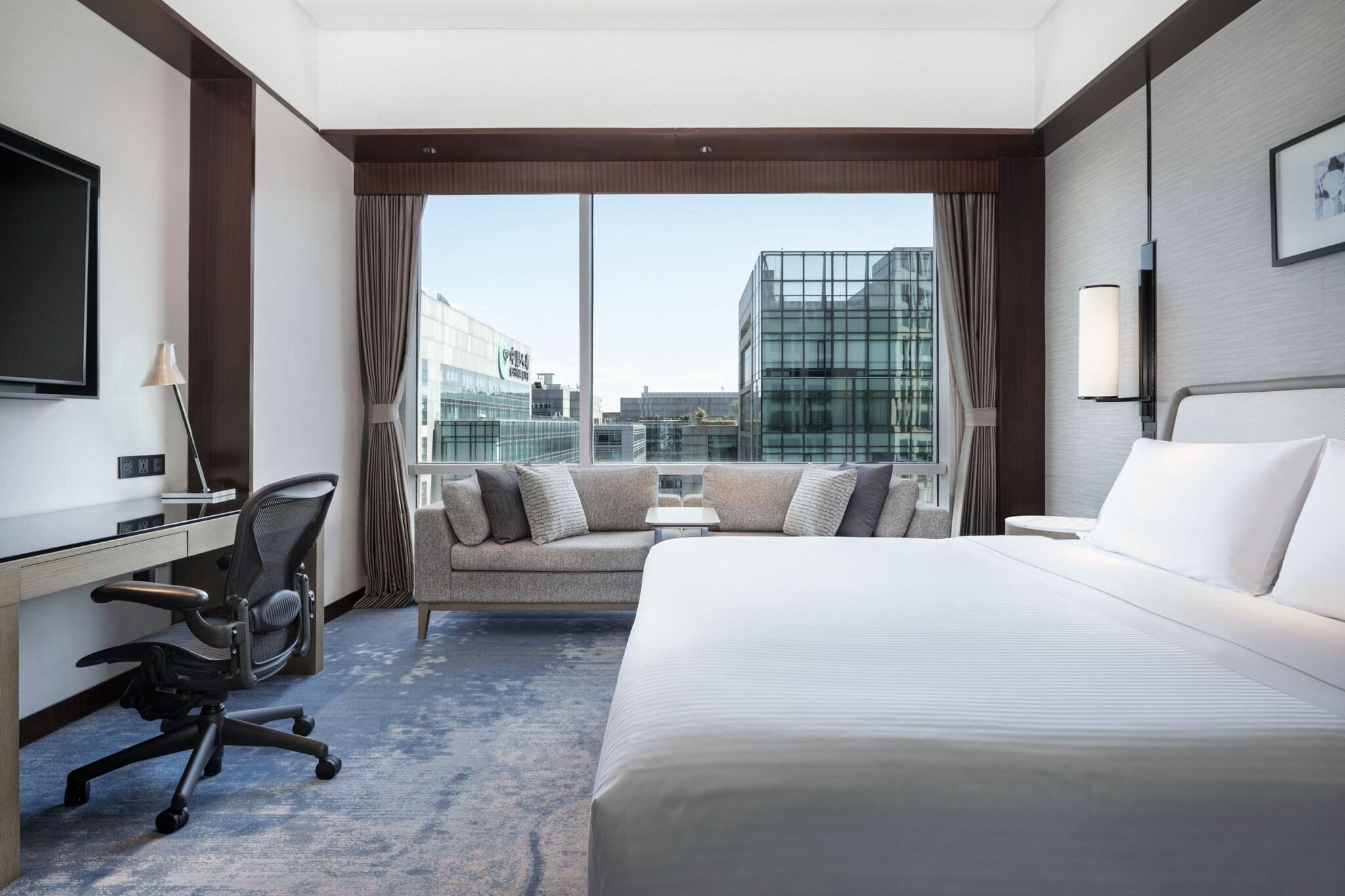 Double City View King Bed