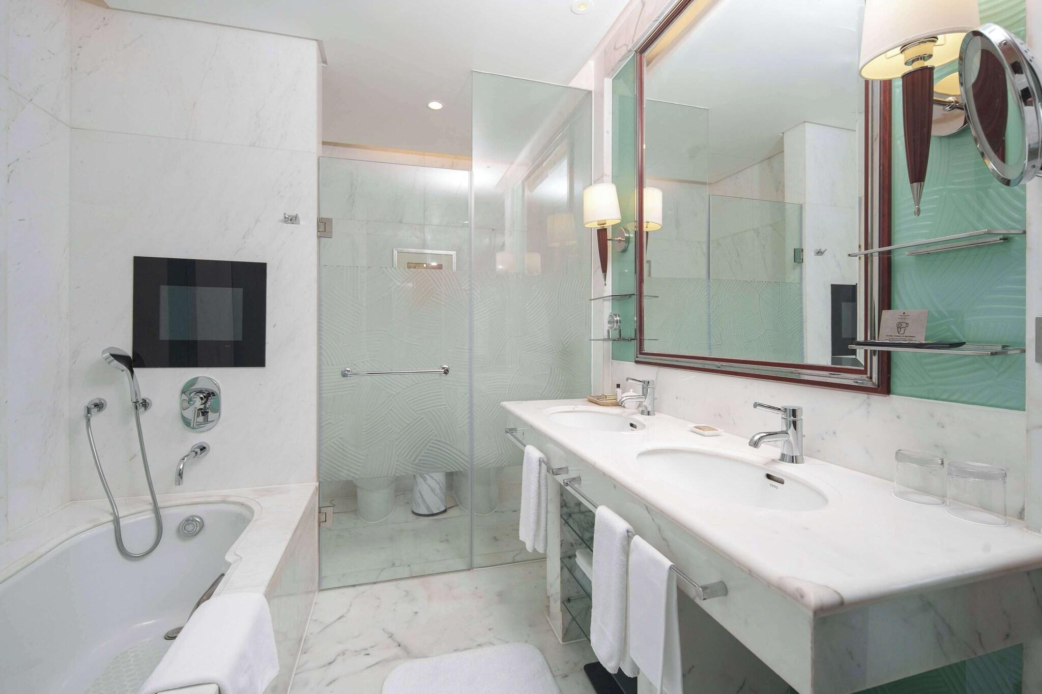 Suite Grand with Views