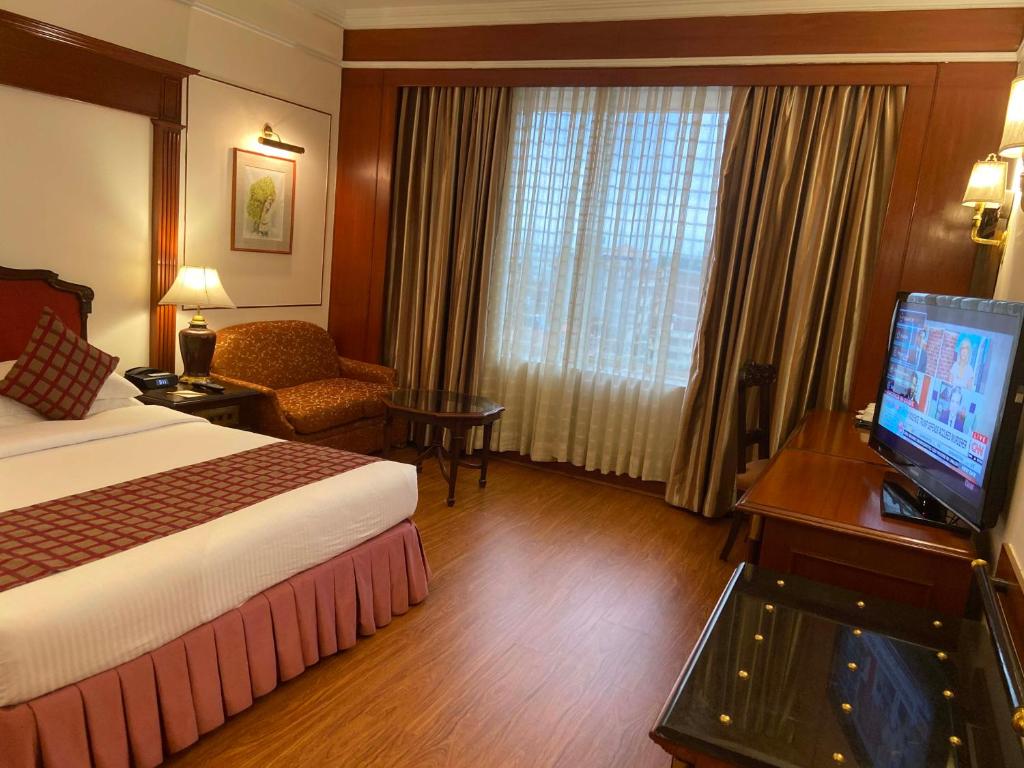 Double Club King Bed