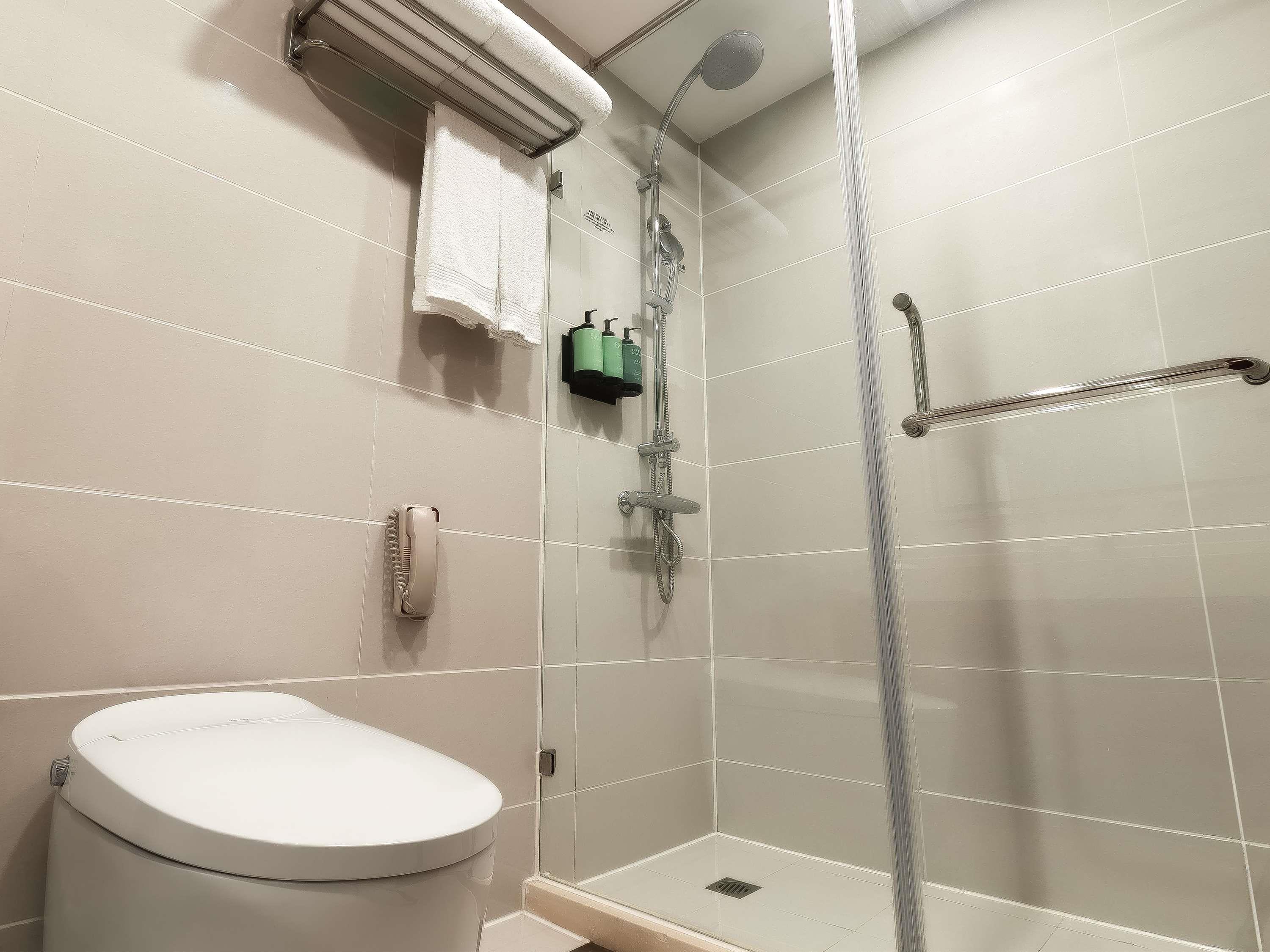 Junior Suite Queen Size Bed